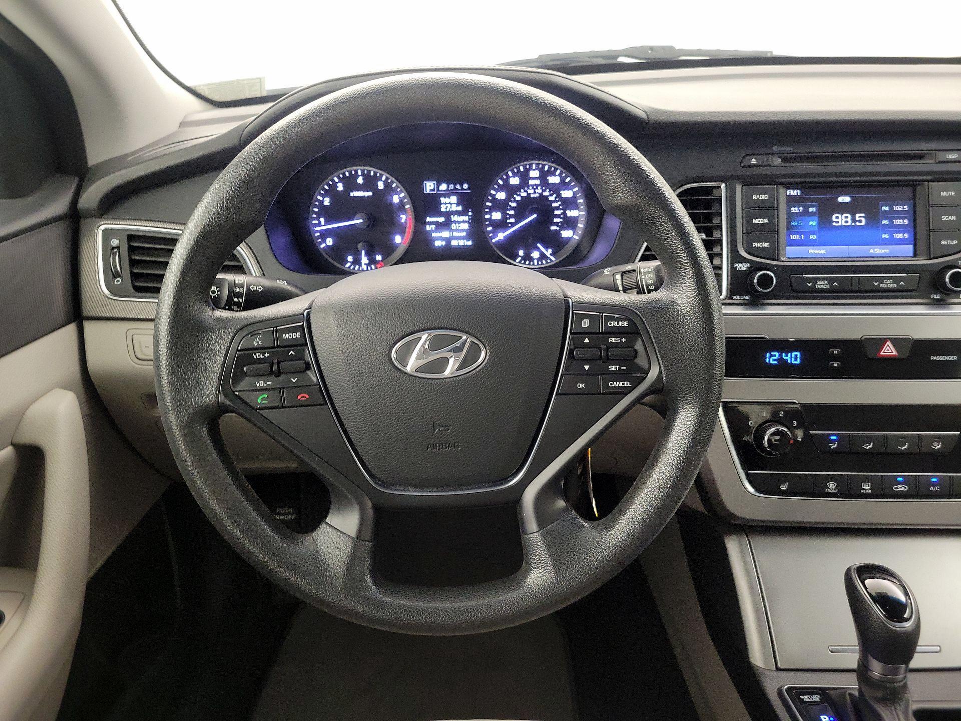 Thumbnail: 2015 Hyundai Sonata - 10