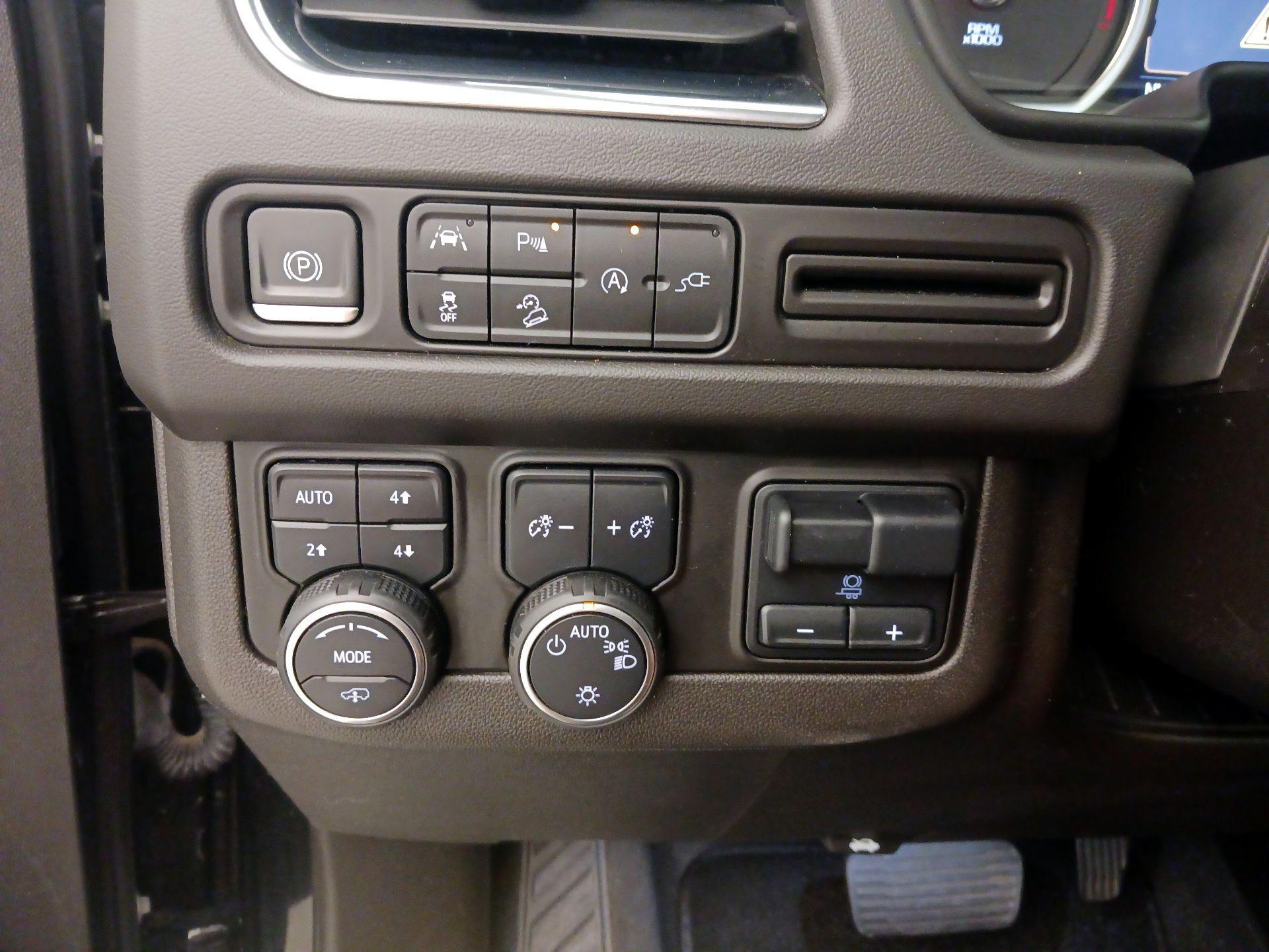 Thumbnail: 2021 Chevrolet Suburban - 13