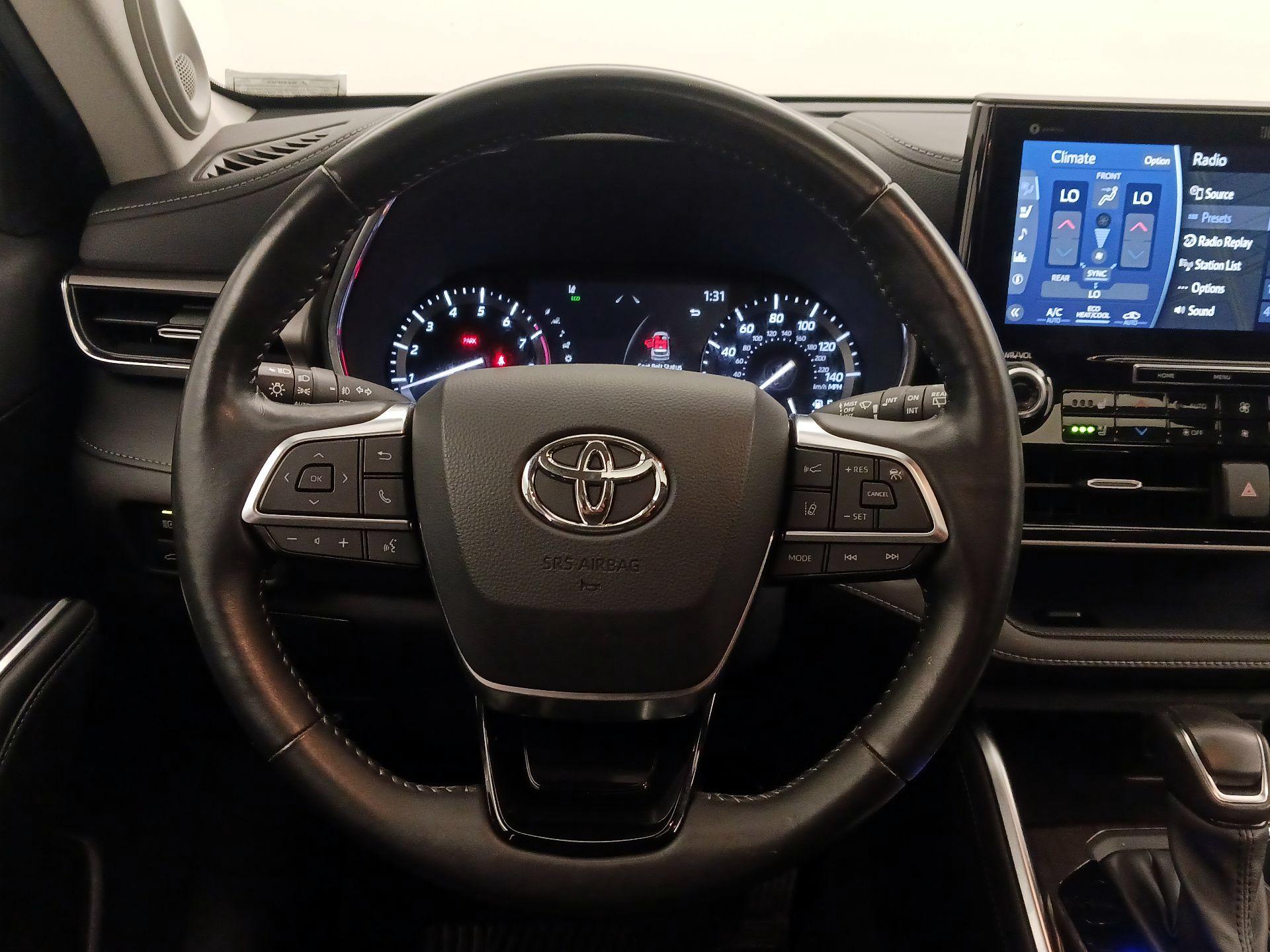 Thumbnail: 2021 Toyota Highlander - 10