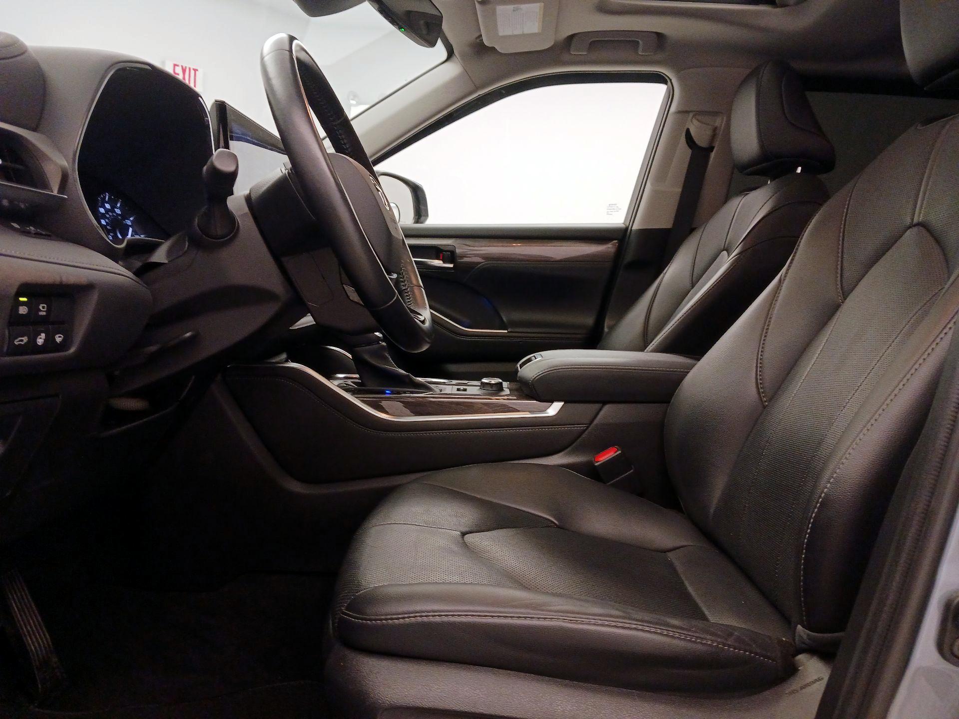 Thumbnail: 2021 Toyota Highlander - 11