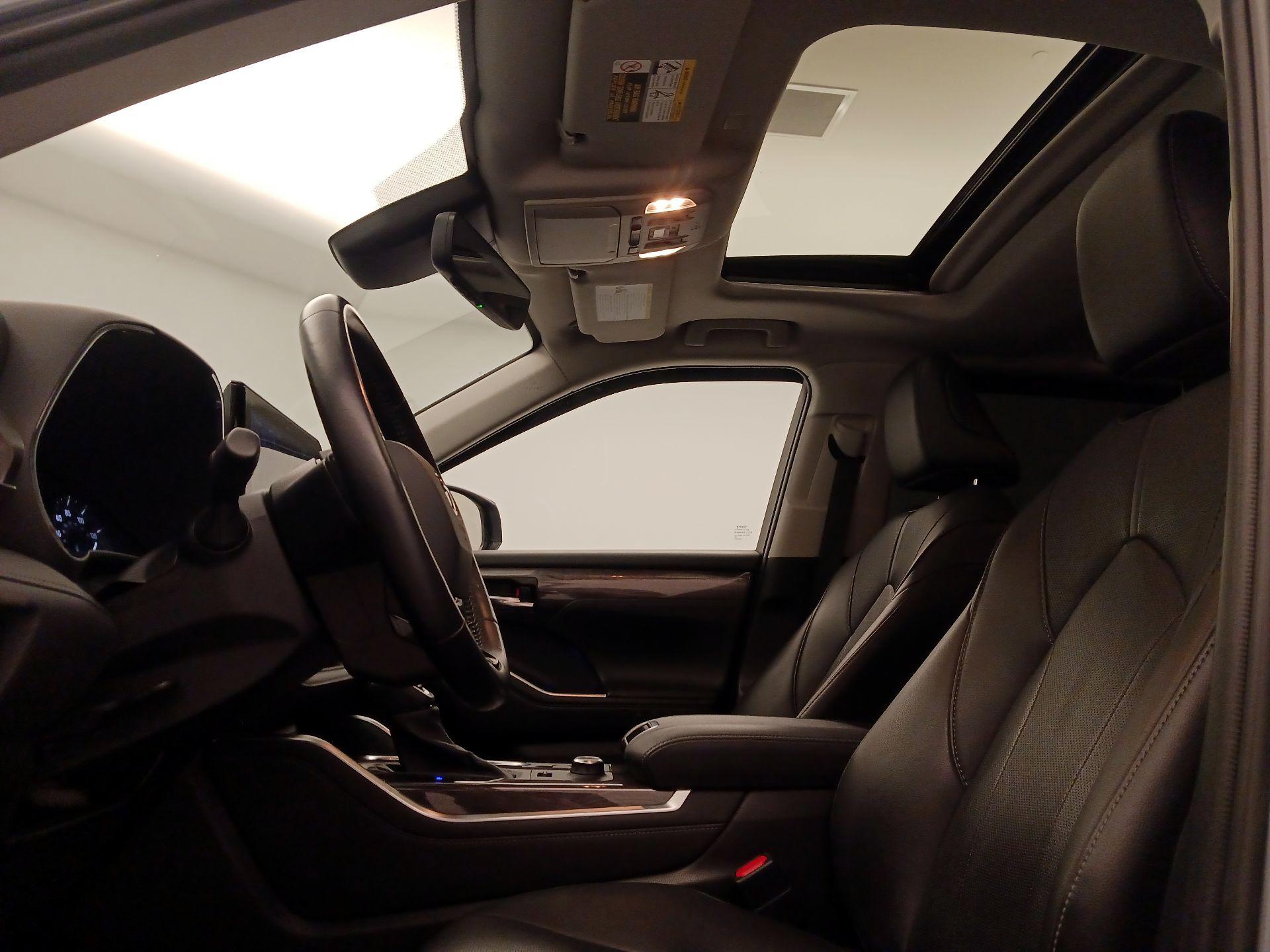 Thumbnail: 2021 Toyota Highlander - 20
