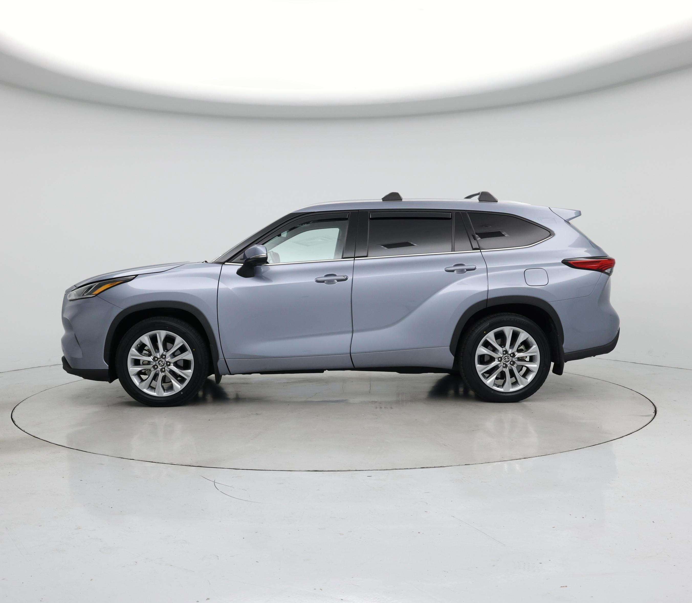 Thumbnail: 2021 Toyota Highlander - 3