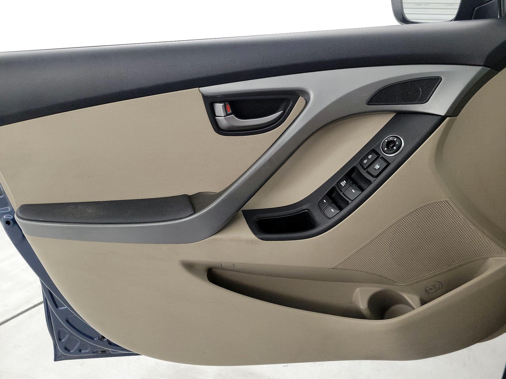 Thumbnail: 2016 Hyundai Elantra - 12