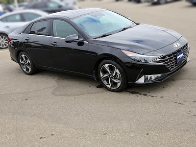 Black 2023 Hyundai Elantra Limited