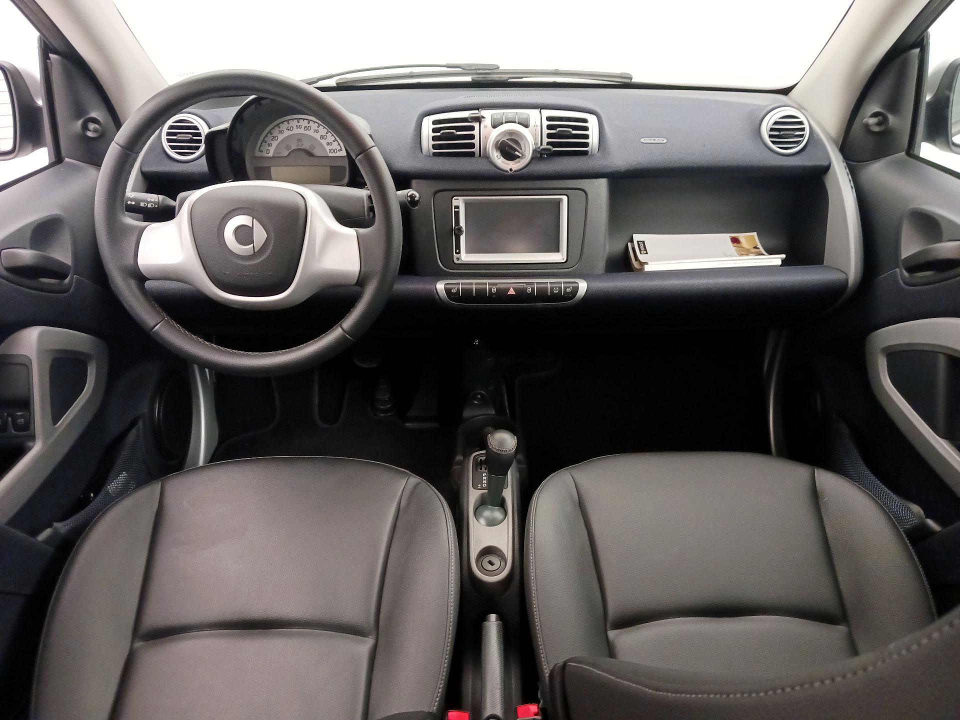 Thumbnail: 2015 smart fortwo - 9