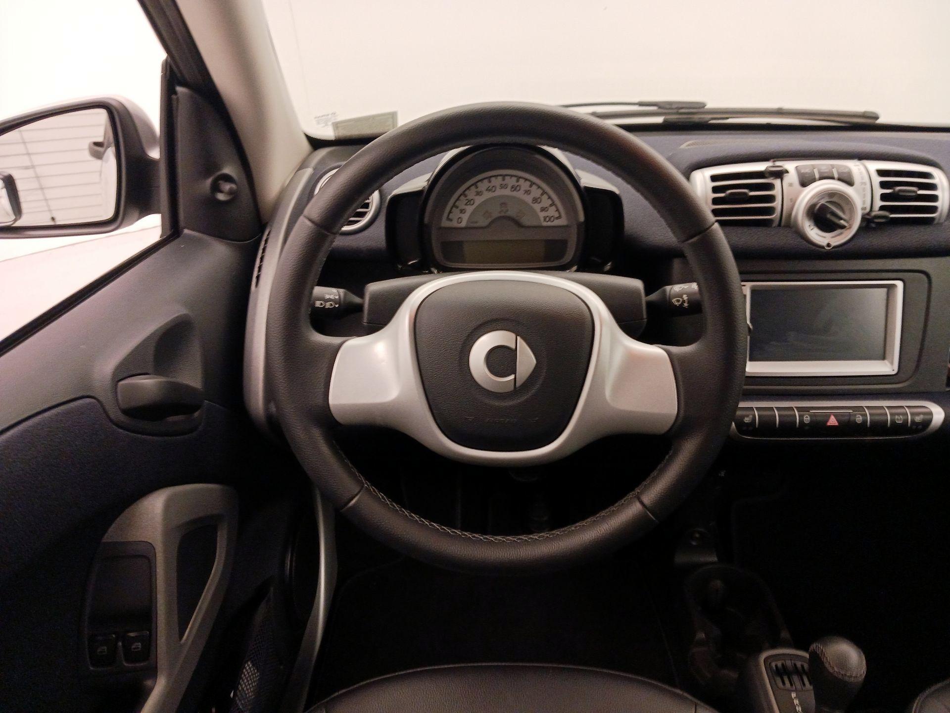 Thumbnail: 2015 smart fortwo - 10