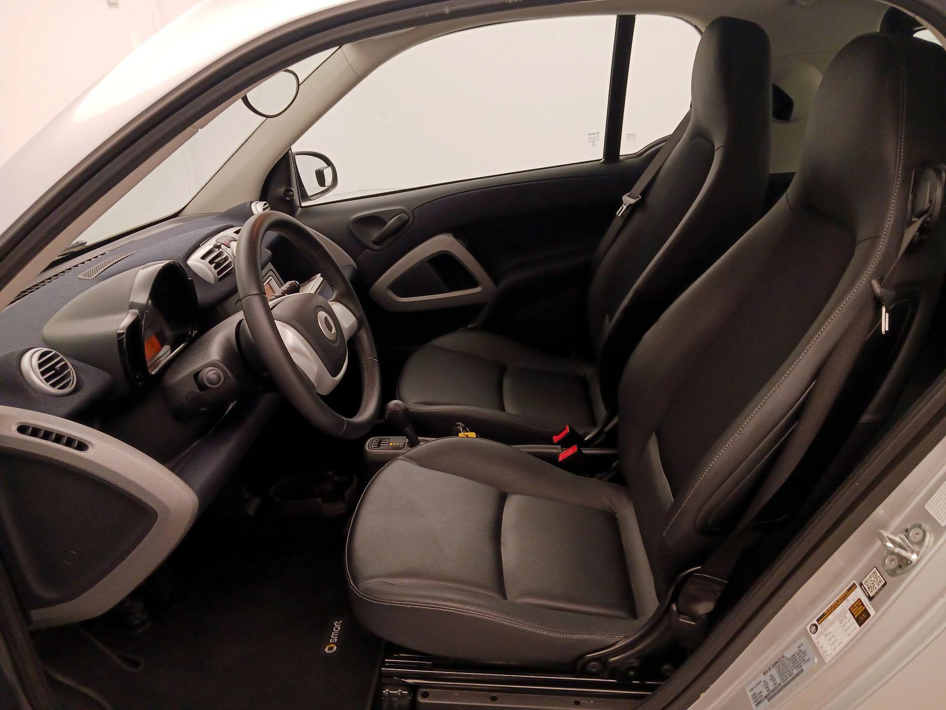 Thumbnail: 2015 smart fortwo - 11