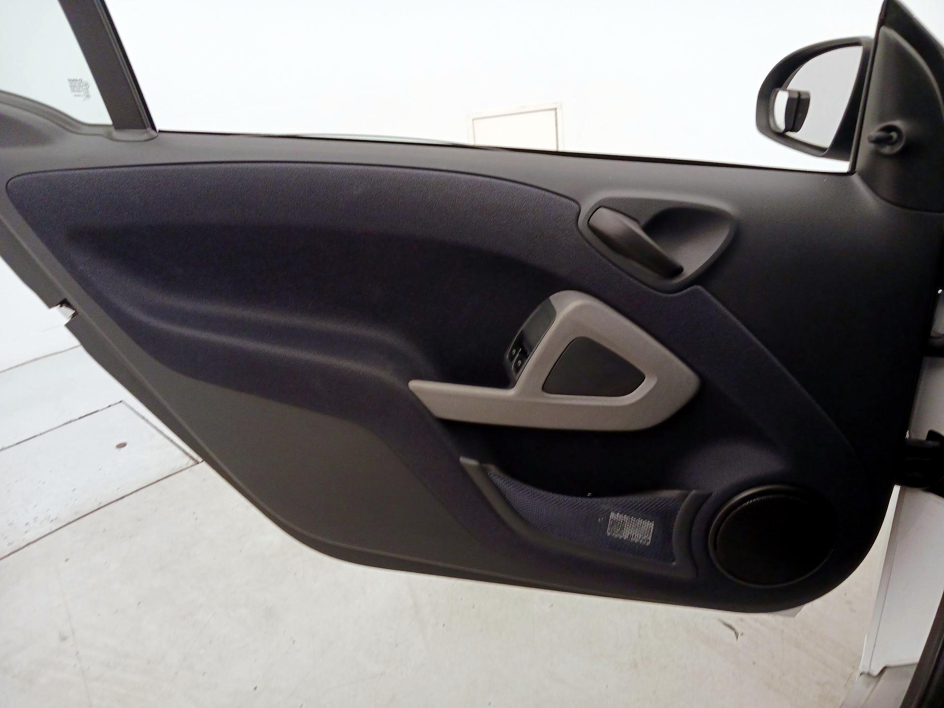 Thumbnail: 2015 smart fortwo - 12