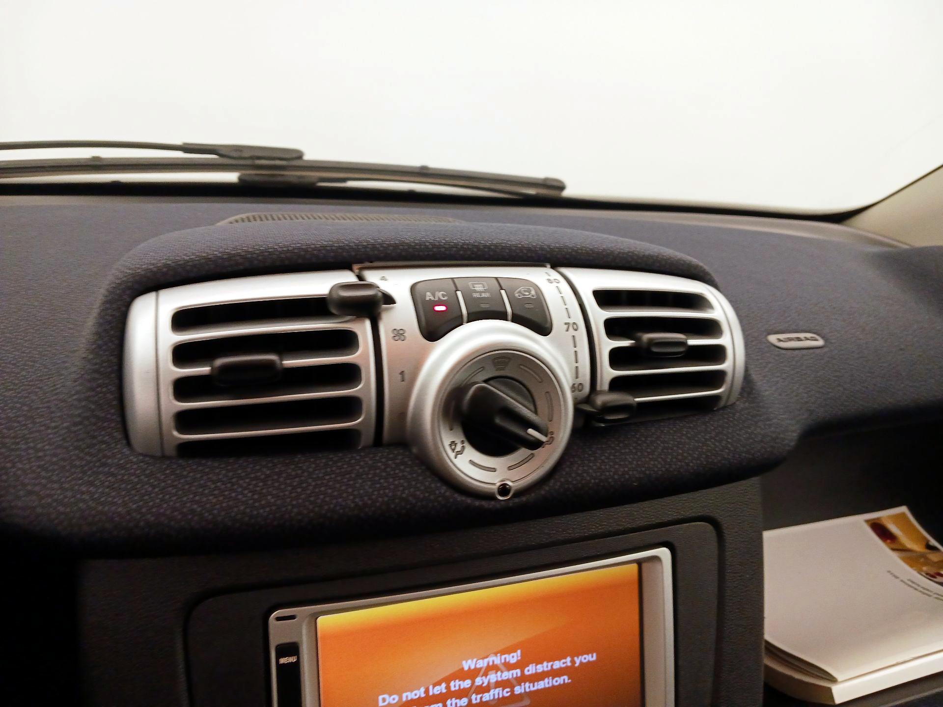 Thumbnail: 2015 smart fortwo - 15