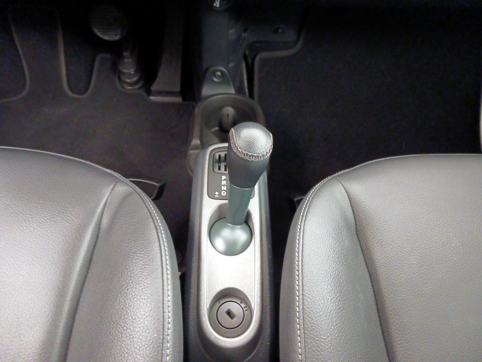 Thumbnail: 2015 smart fortwo - 16
