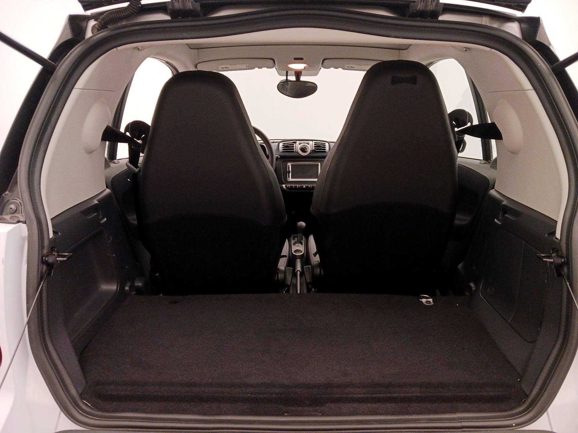 Thumbnail: 2015 smart fortwo - 18