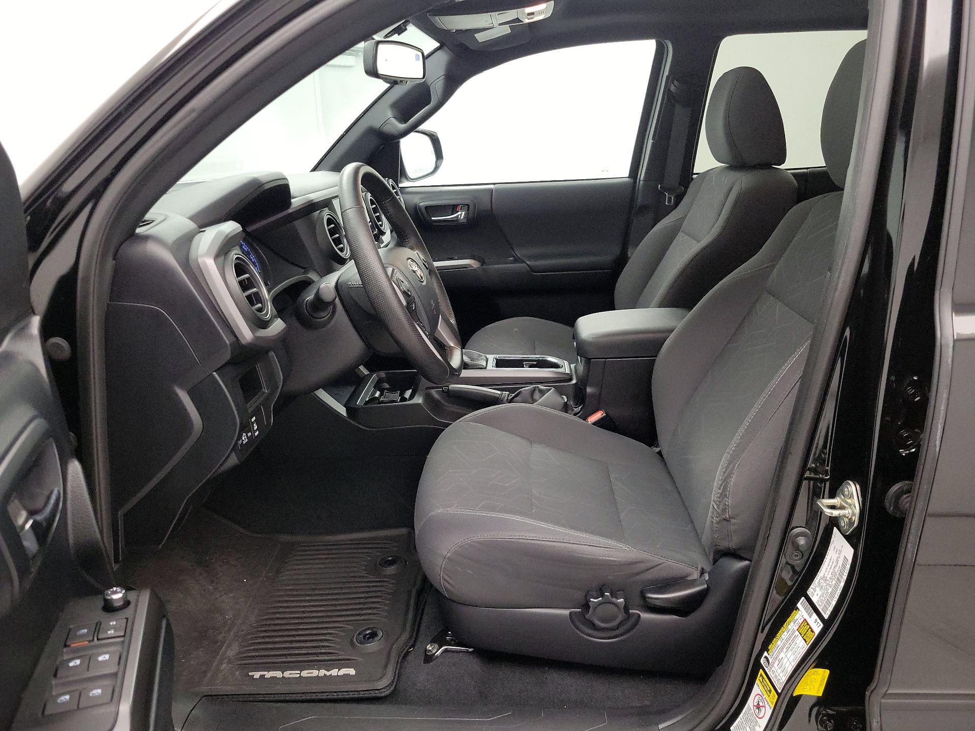 Thumbnail: 2016 Toyota Tacoma - 11