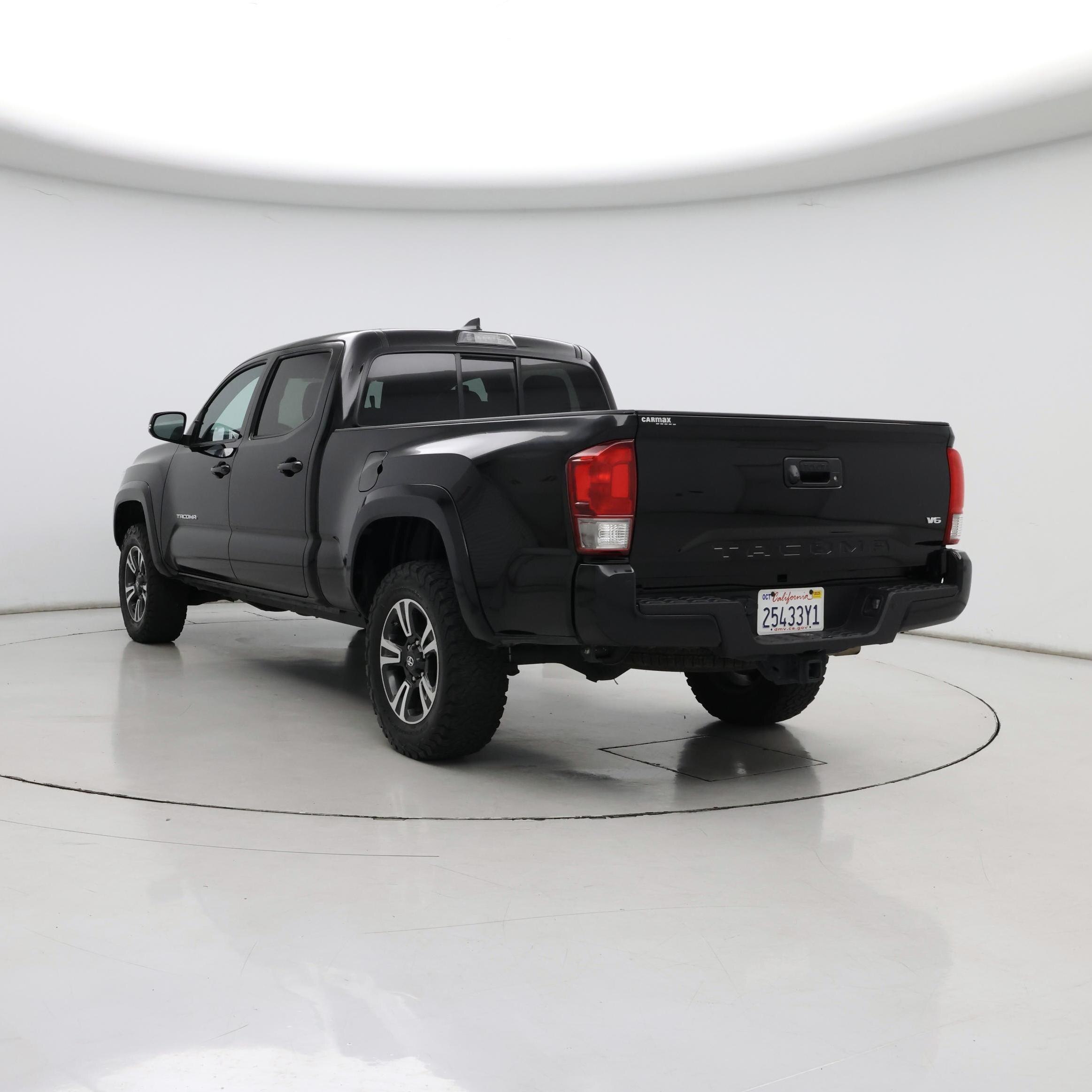 Thumbnail: 2016 Toyota Tacoma - 2