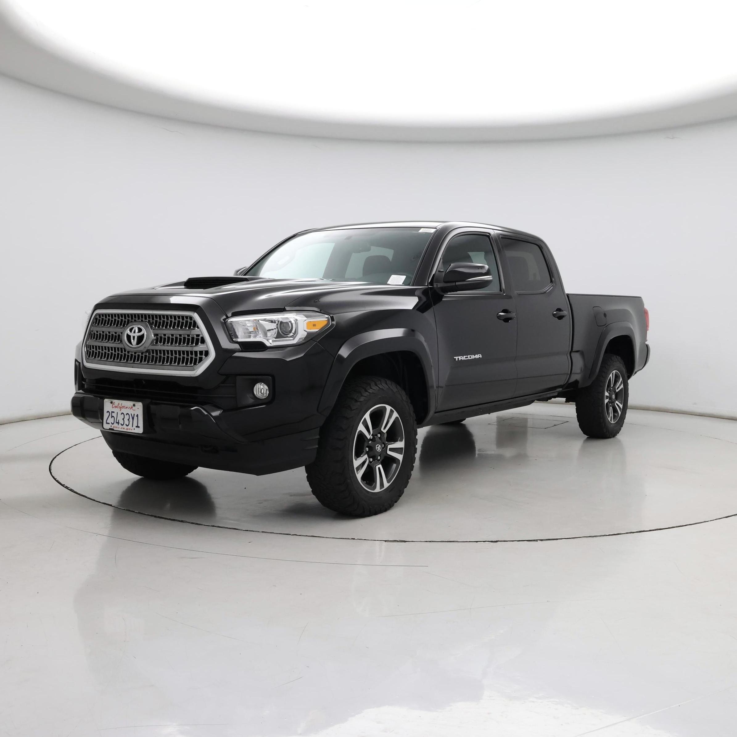 Thumbnail: 2016 Toyota Tacoma - 4
