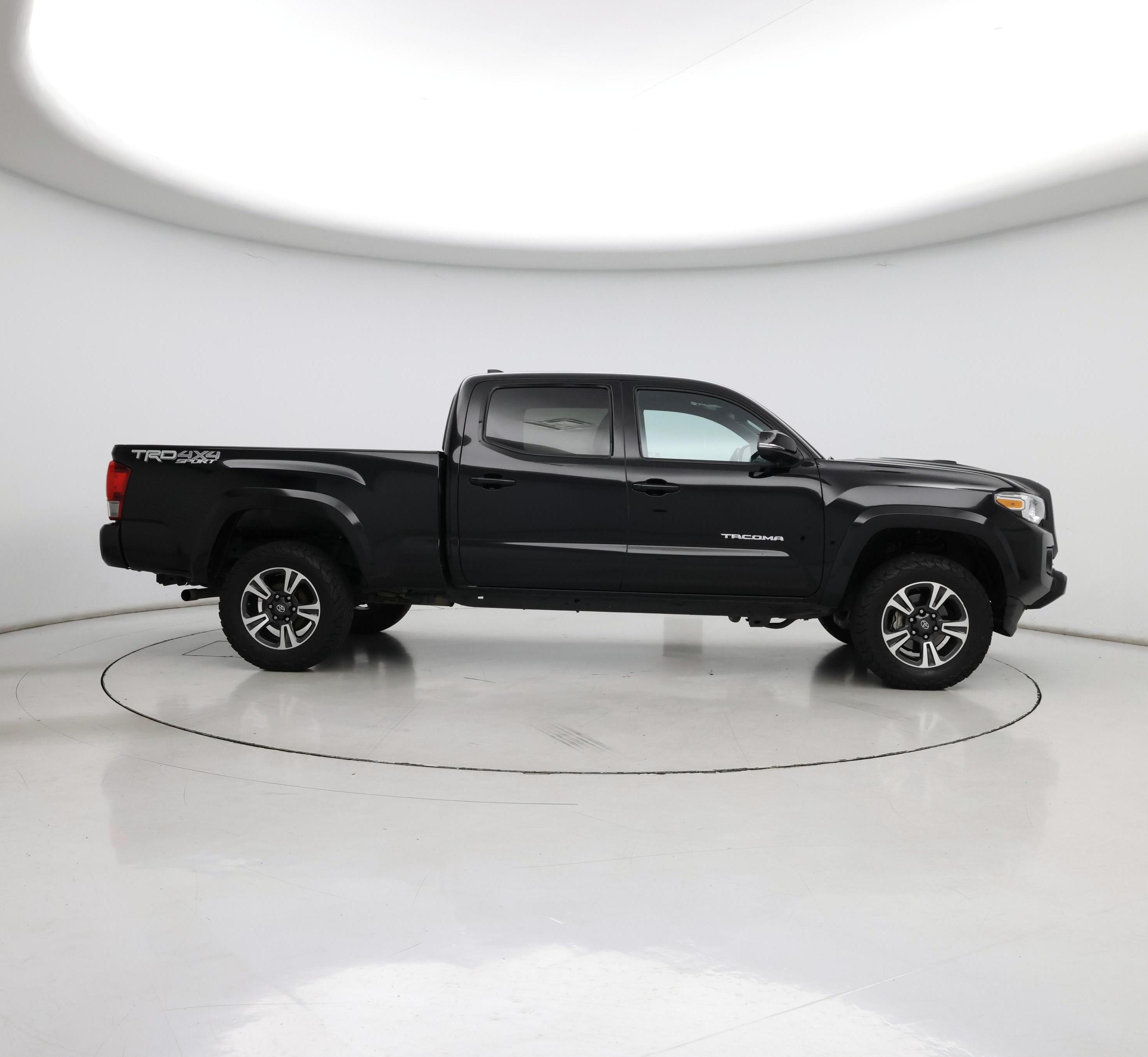 Thumbnail: 2016 Toyota Tacoma - 7