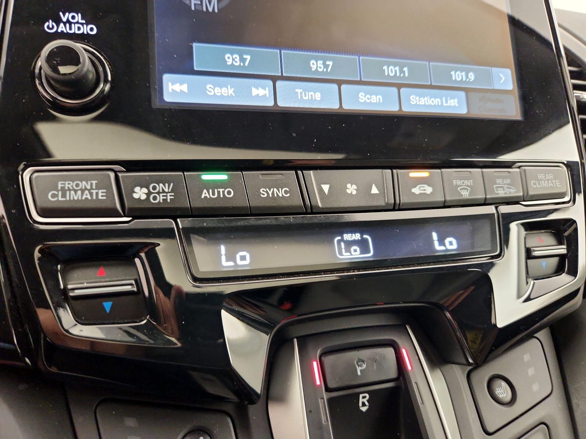 Thumbnail: 2019 Honda Odyssey - 16