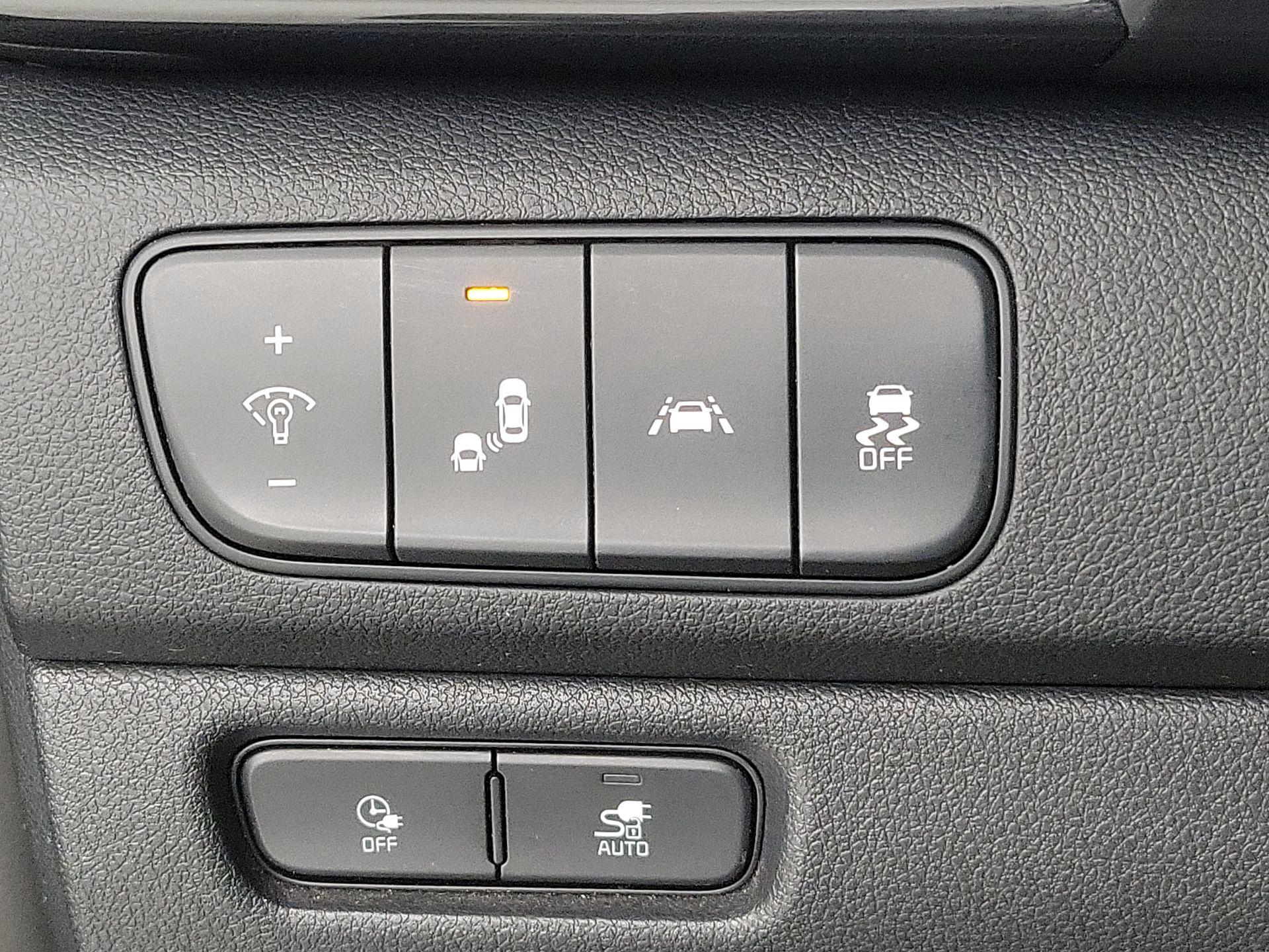 Thumbnail: 2019 Kia Niro - 13