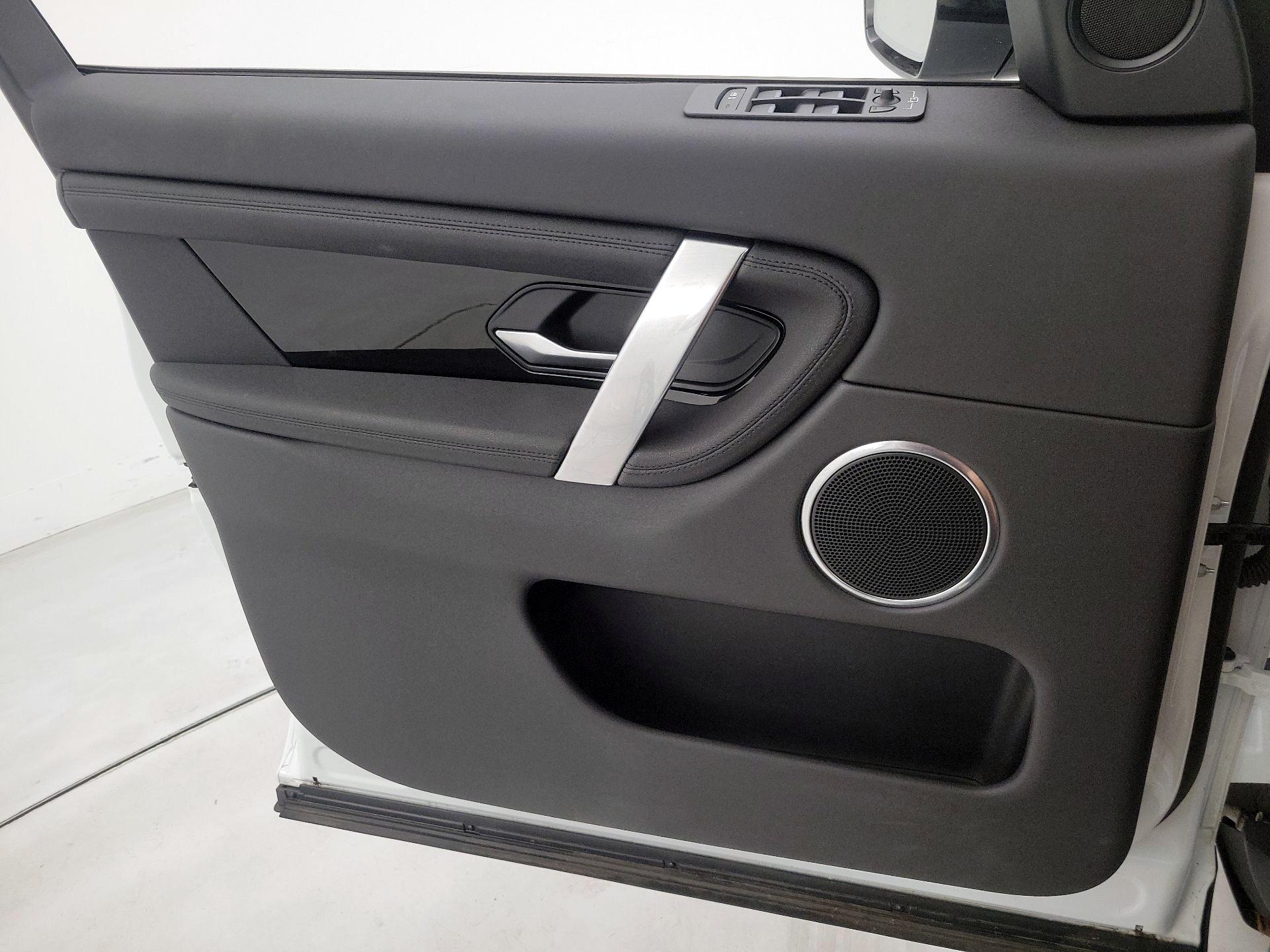 Thumbnail: 2020 Land Rover Discovery Sport - 12