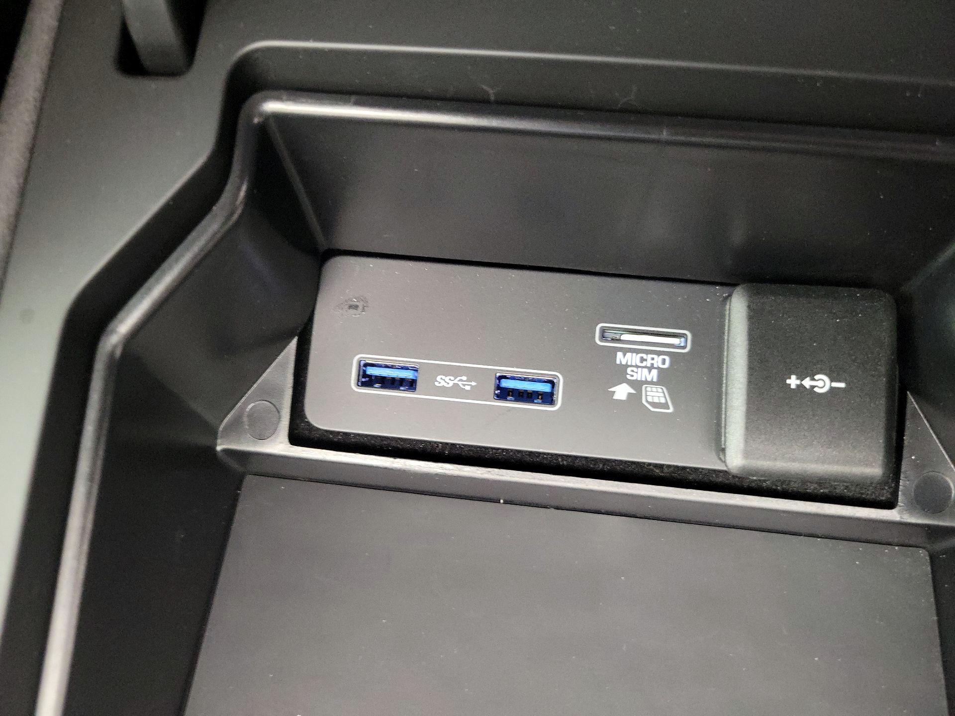 Thumbnail: 2020 Land Rover Discovery Sport - 19