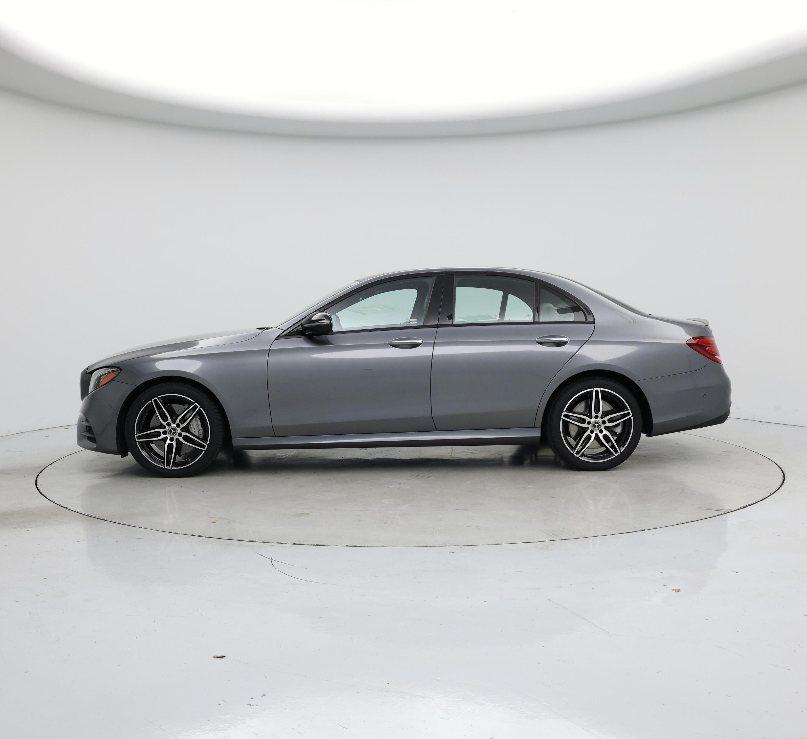 Thumbnail: 2019 Mercedes-Benz E-Class - 3