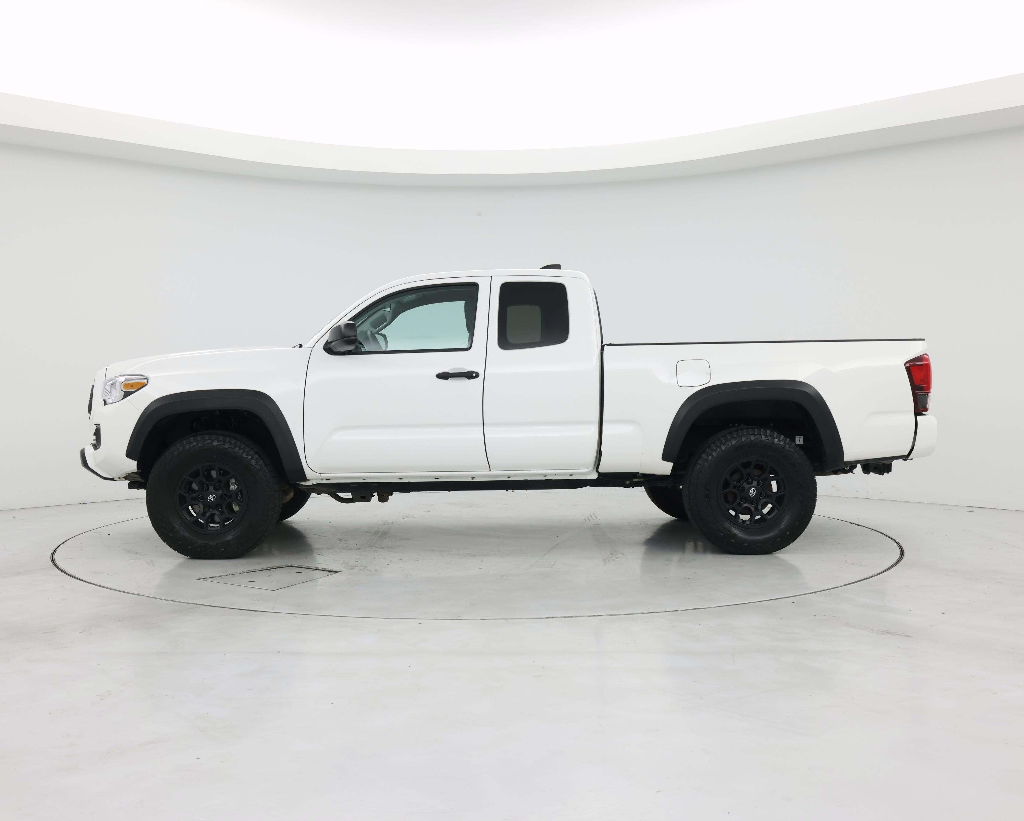 Thumbnail: 2022 Toyota Tacoma - 3