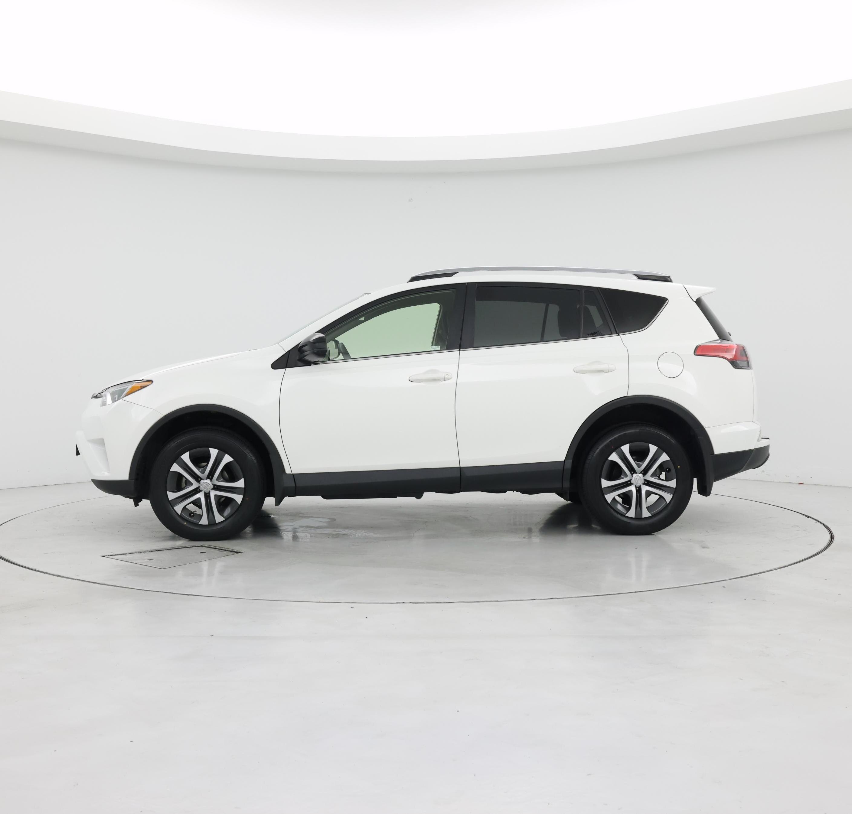 Thumbnail: 2017 Toyota RAV4 - 3
