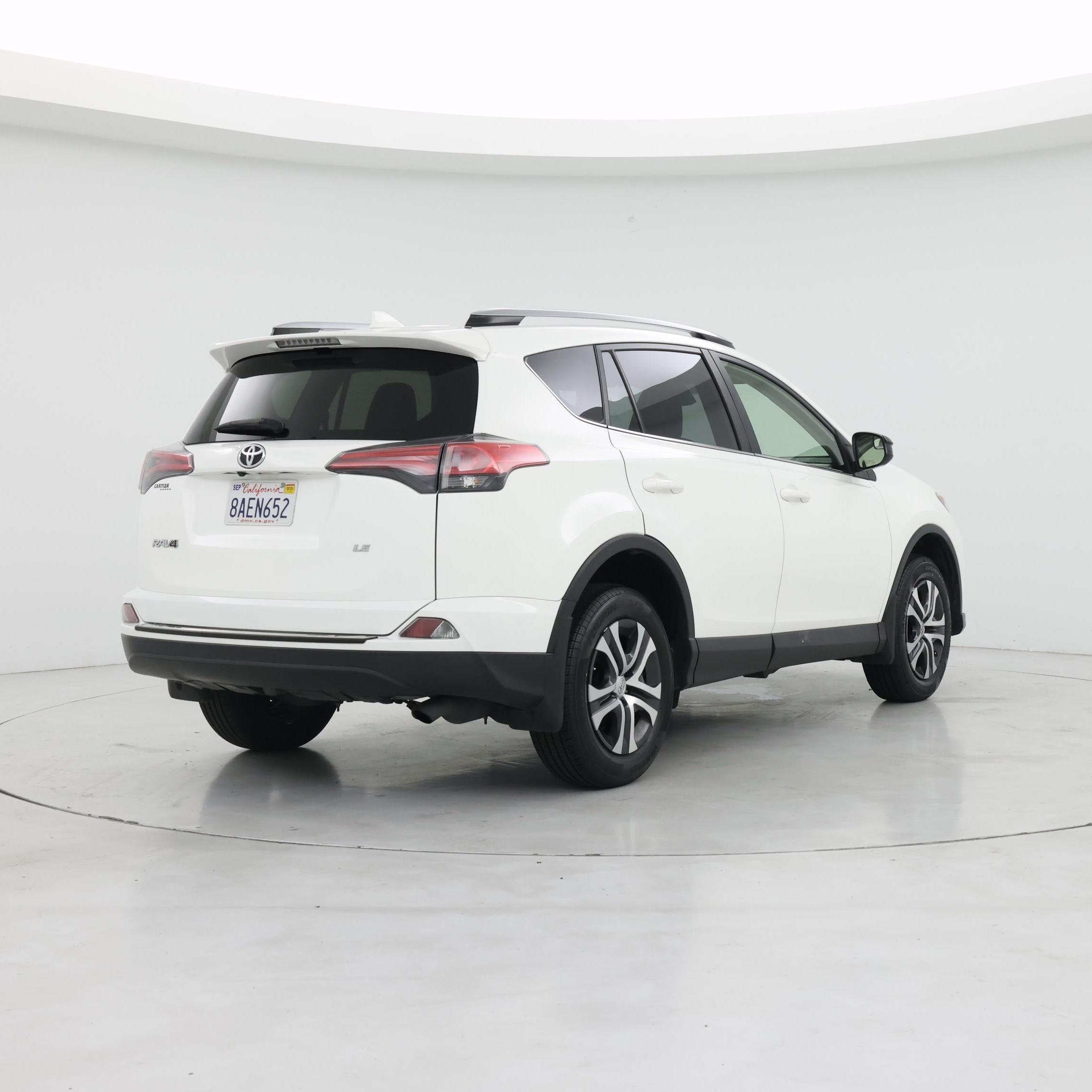 Thumbnail: 2017 Toyota RAV4 - 8