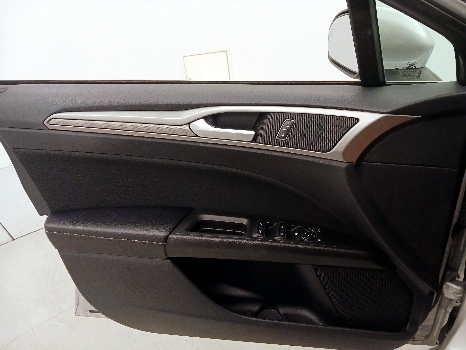 Thumbnail: 2019 Ford Fusion - 12