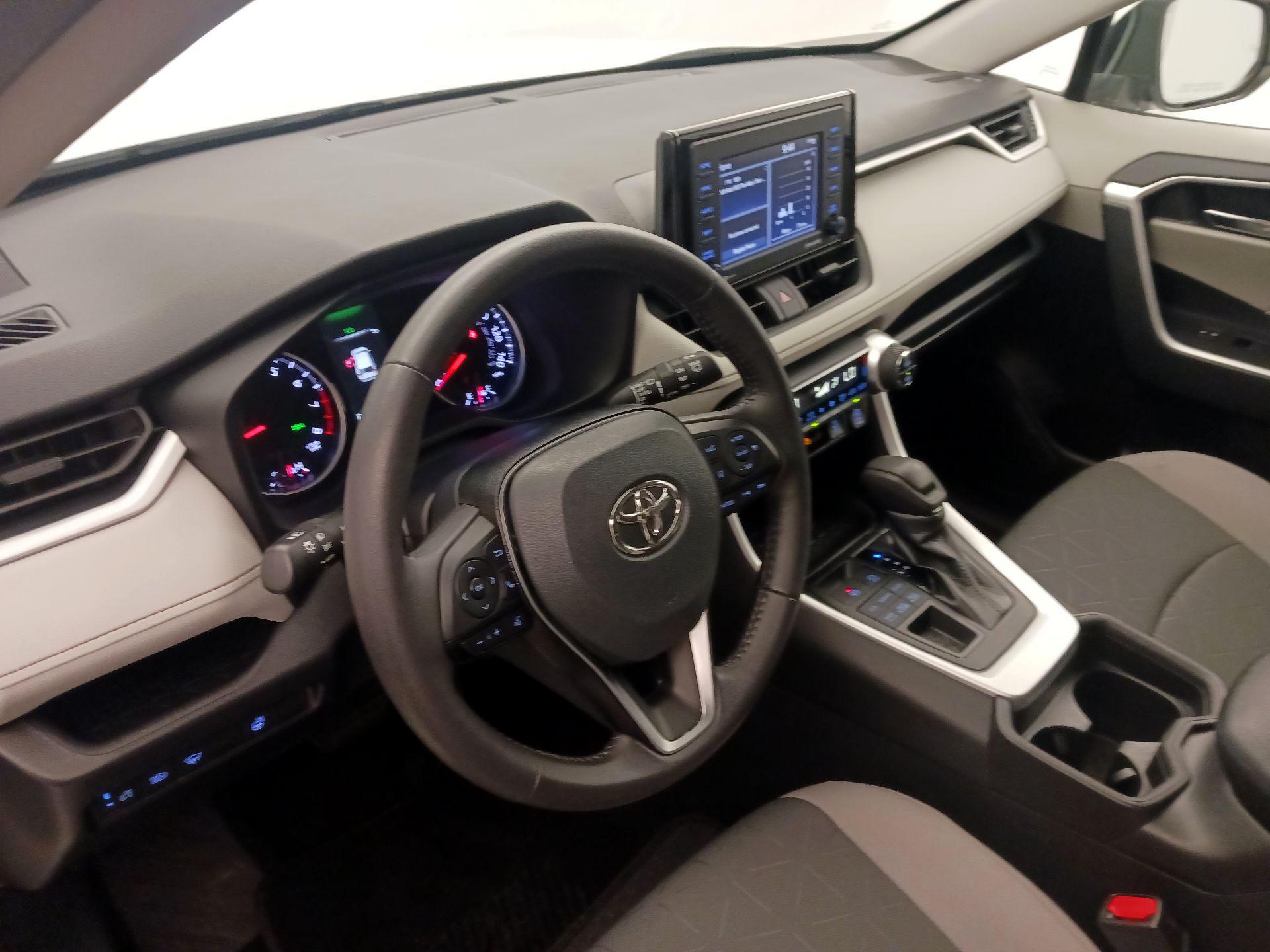 Thumbnail: 2021 Toyota RAV4 - 9