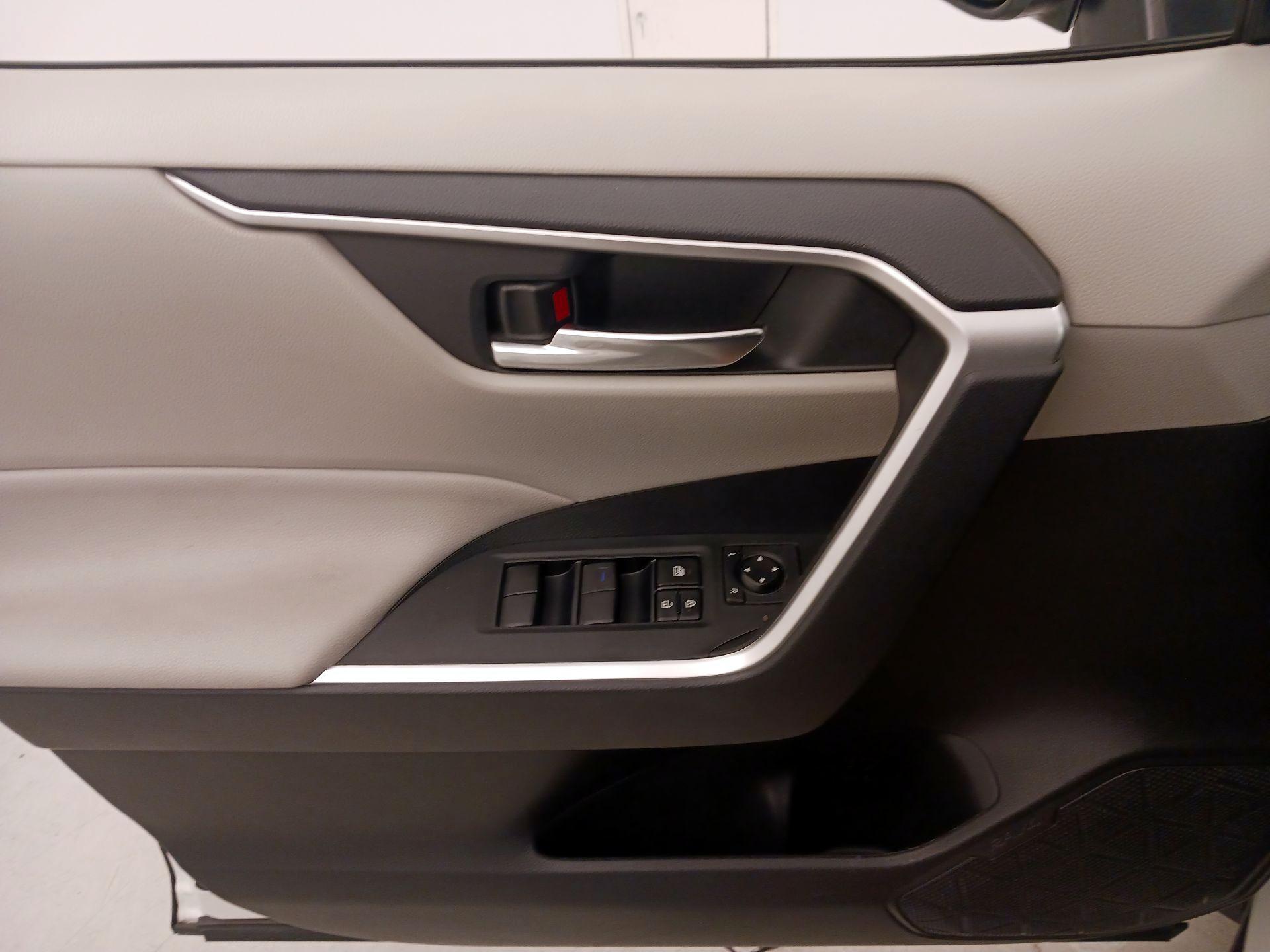 Thumbnail: 2021 Toyota RAV4 - 12