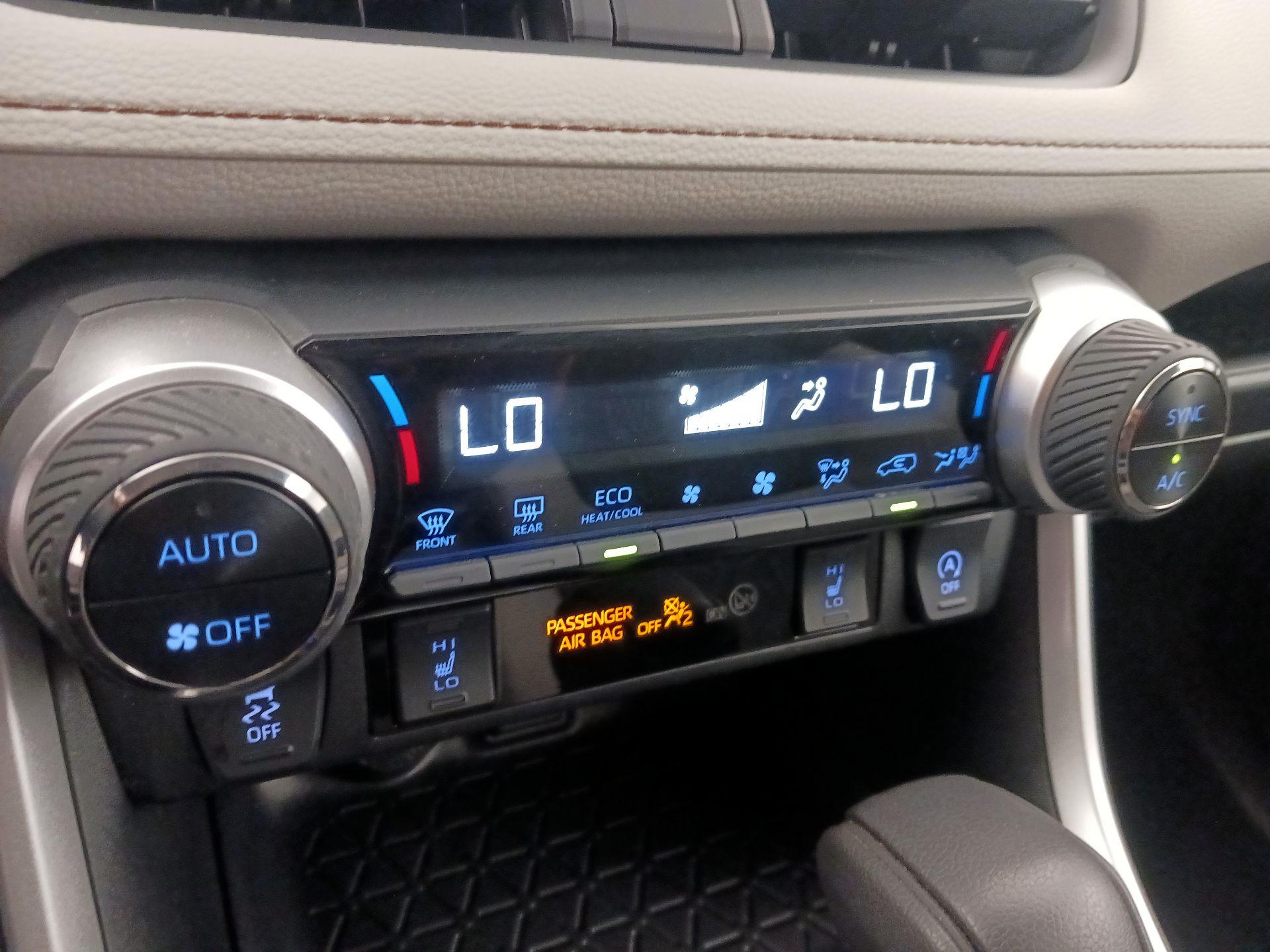 Thumbnail: 2021 Toyota RAV4 - 16