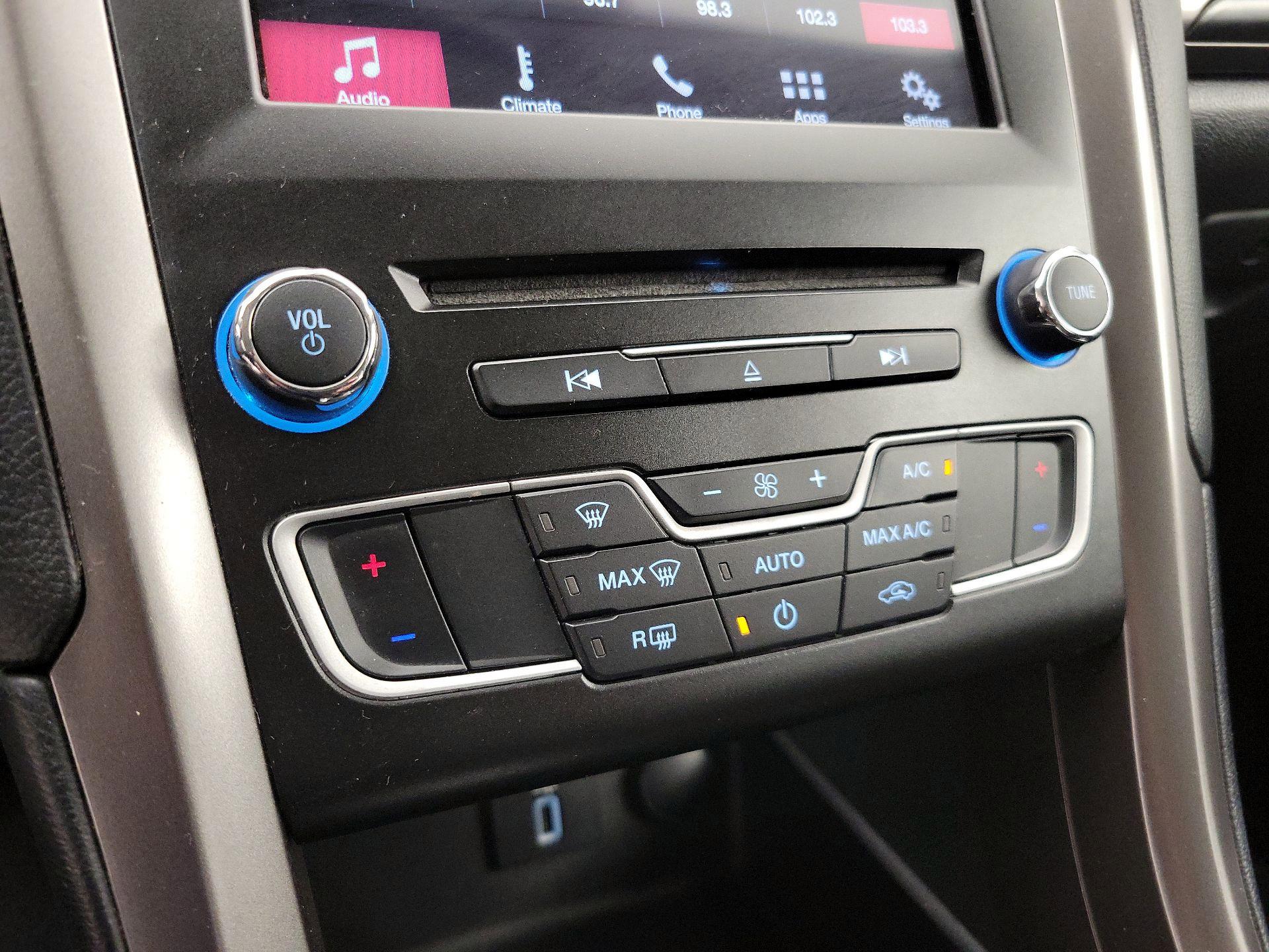 Thumbnail: 2017 Ford Fusion - 16