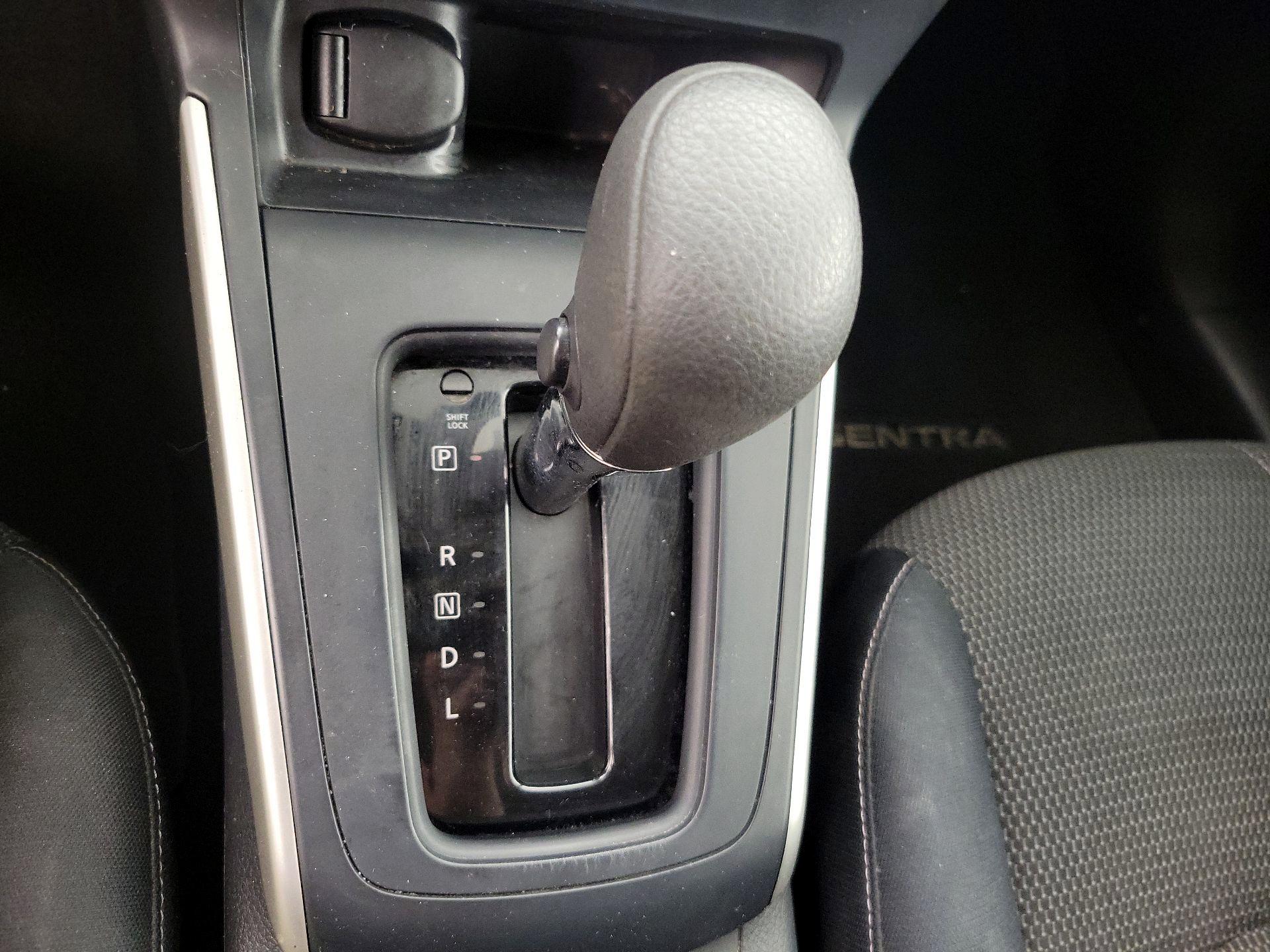 Thumbnail: 2017 Nissan Sentra - 16