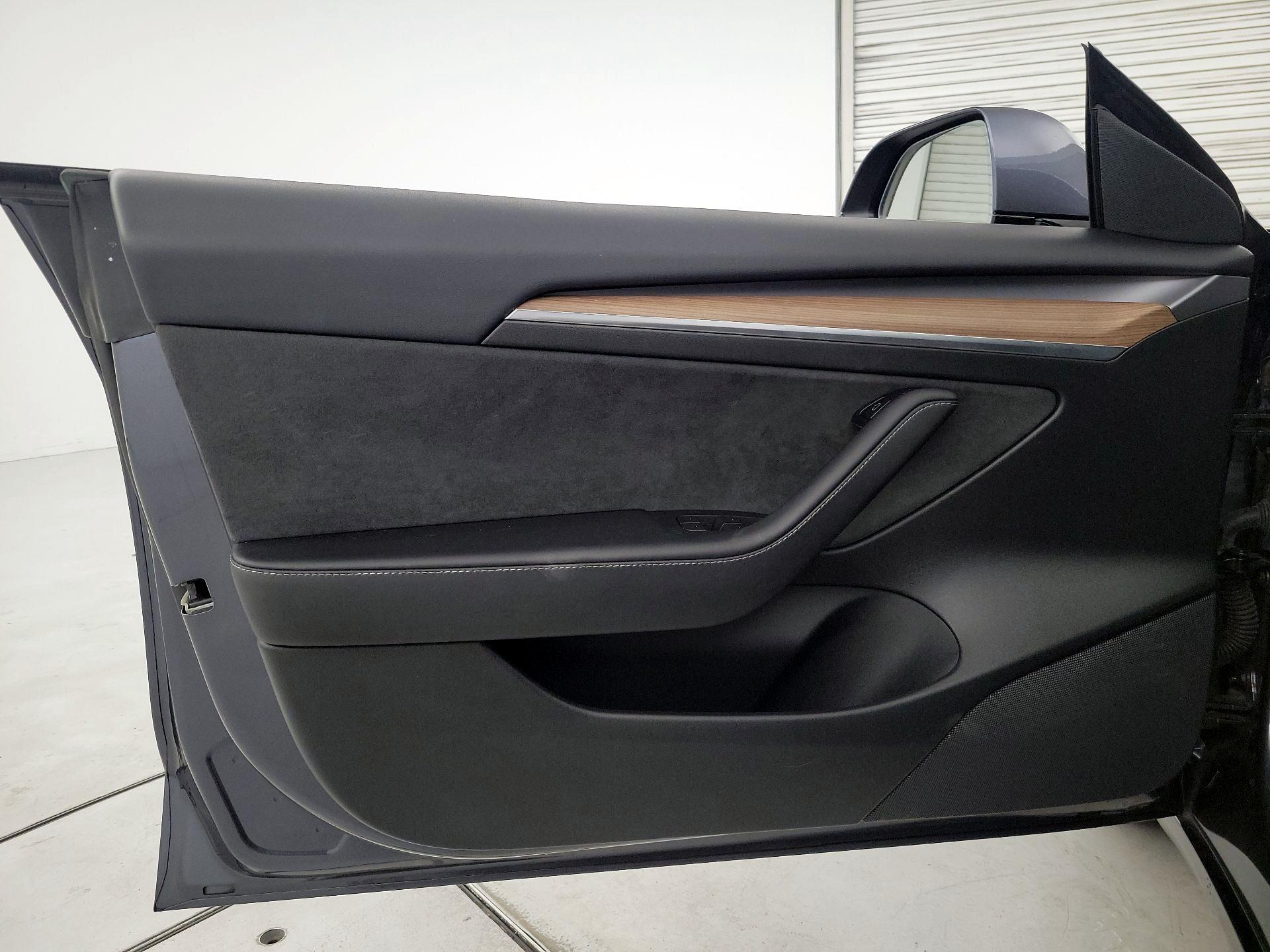 Thumbnail: 2021 Tesla Model 3 - 12