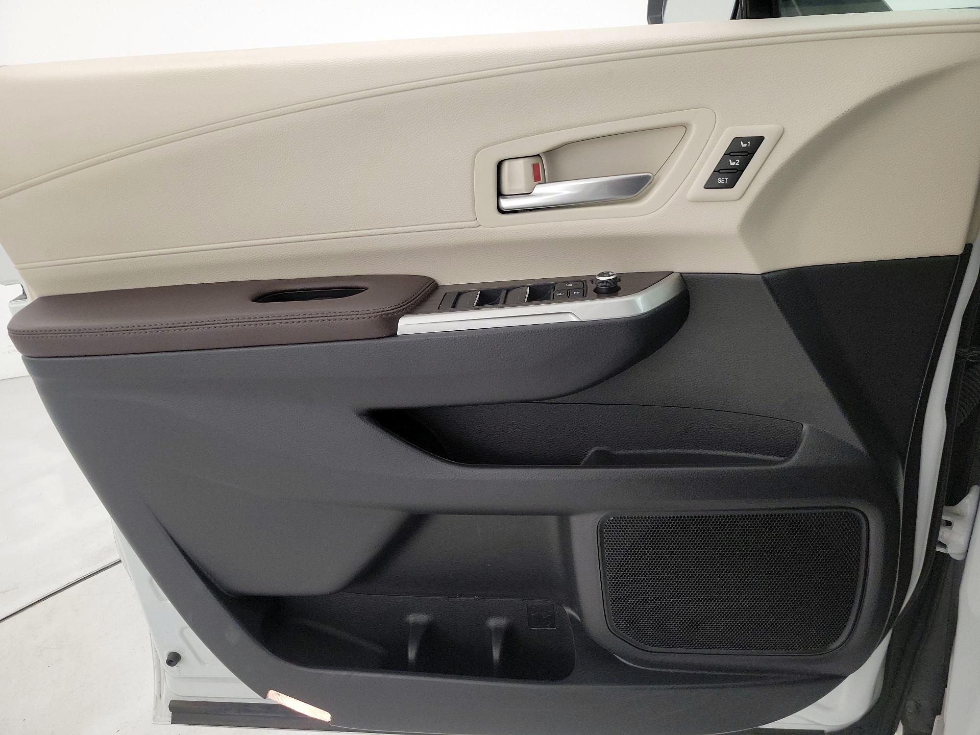 Thumbnail: 2023 Toyota Sienna - 12