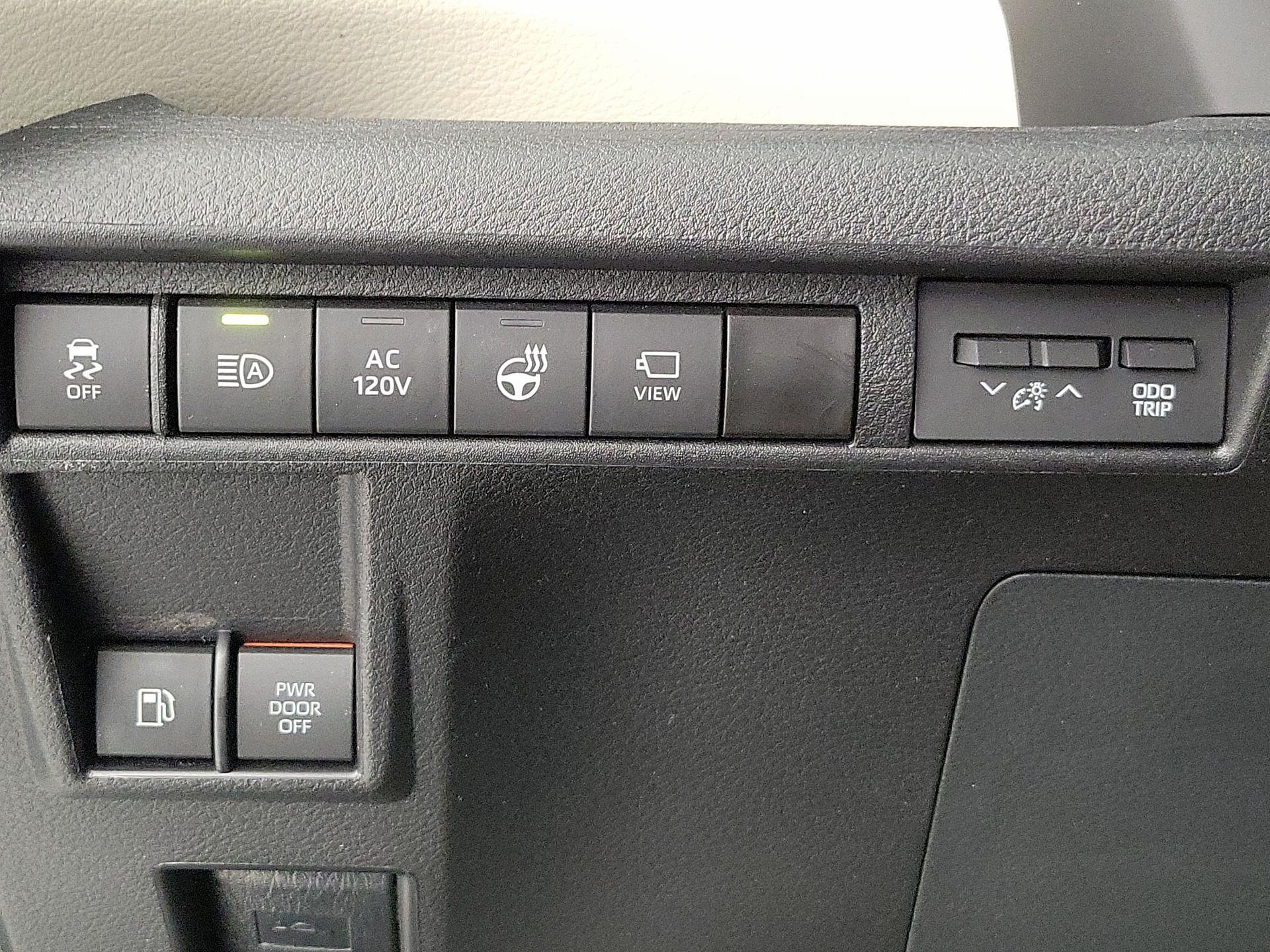 Thumbnail: 2023 Toyota Sienna - 13