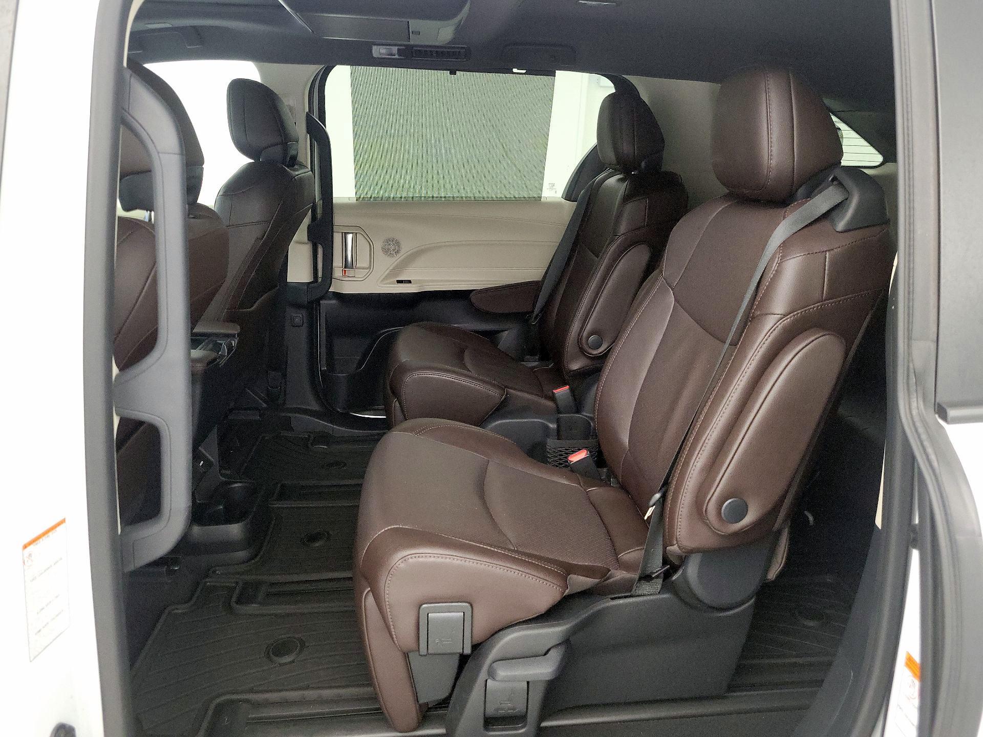 Thumbnail: 2023 Toyota Sienna - 18