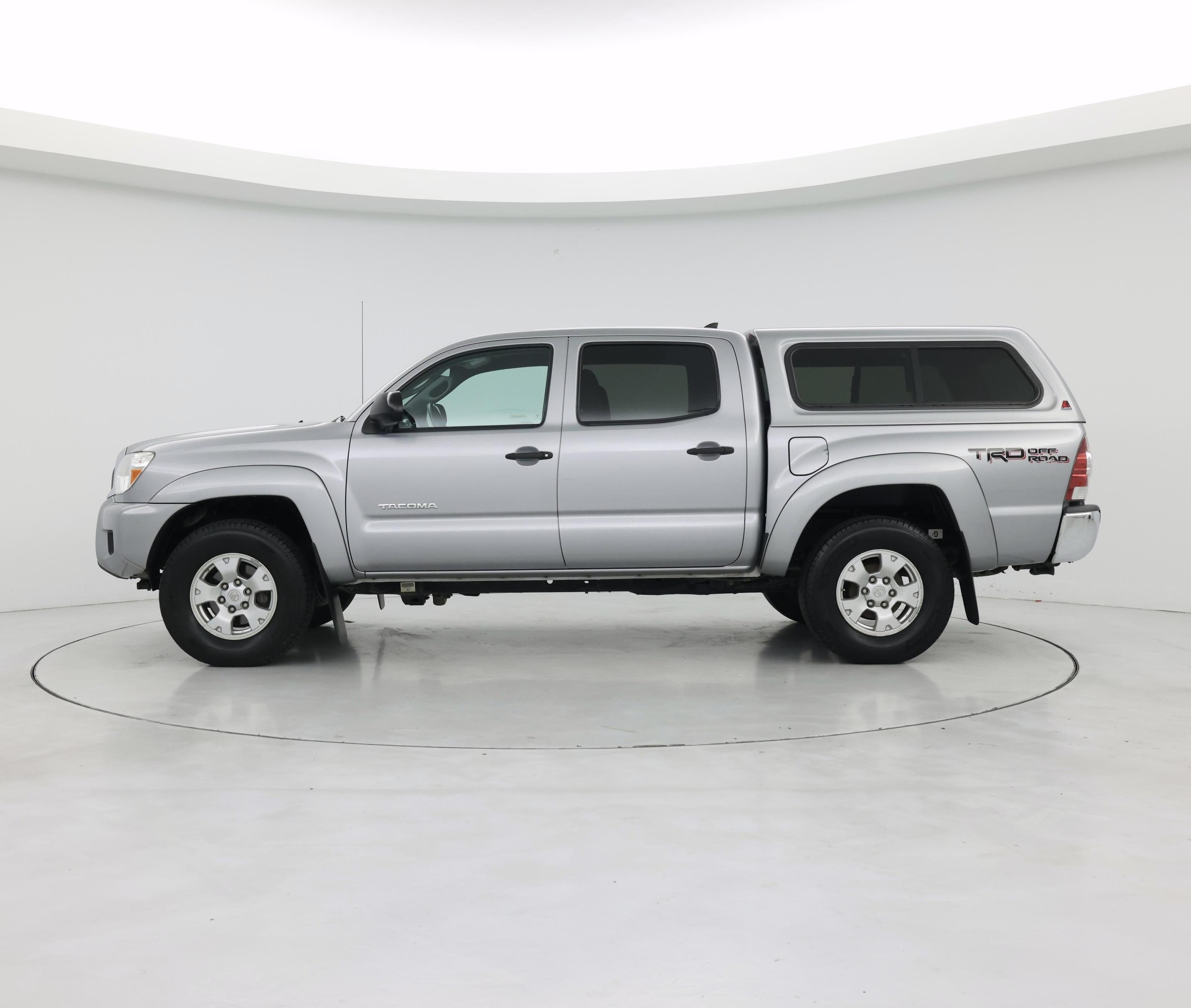 Thumbnail: 2015 Toyota Tacoma - 3
