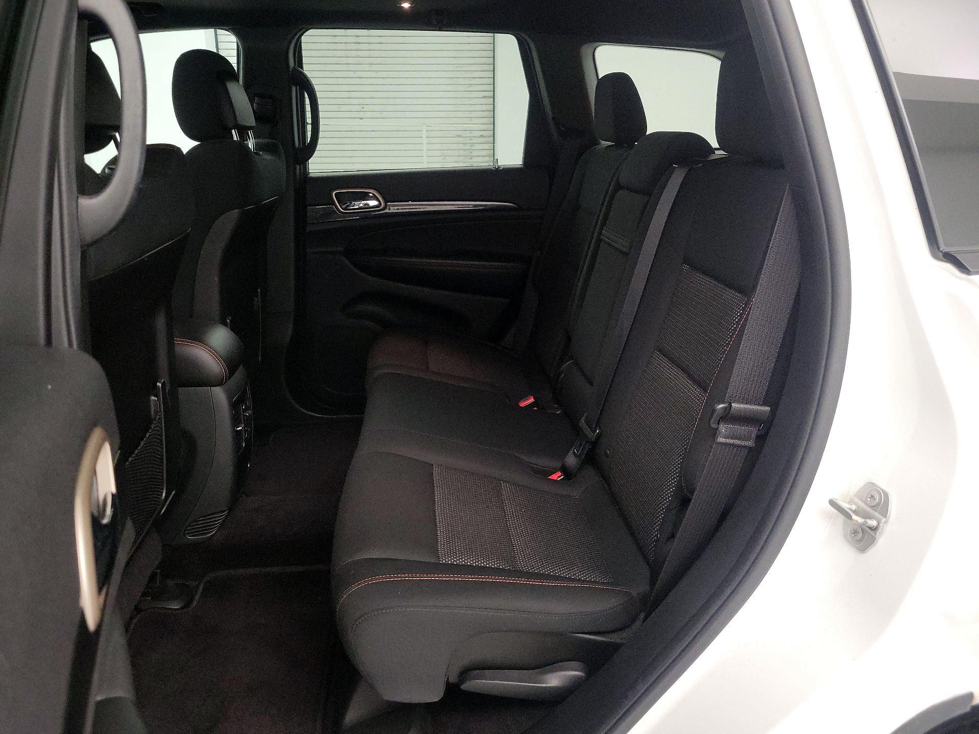 Thumbnail: 2017 Jeep Grand Cherokee - 19