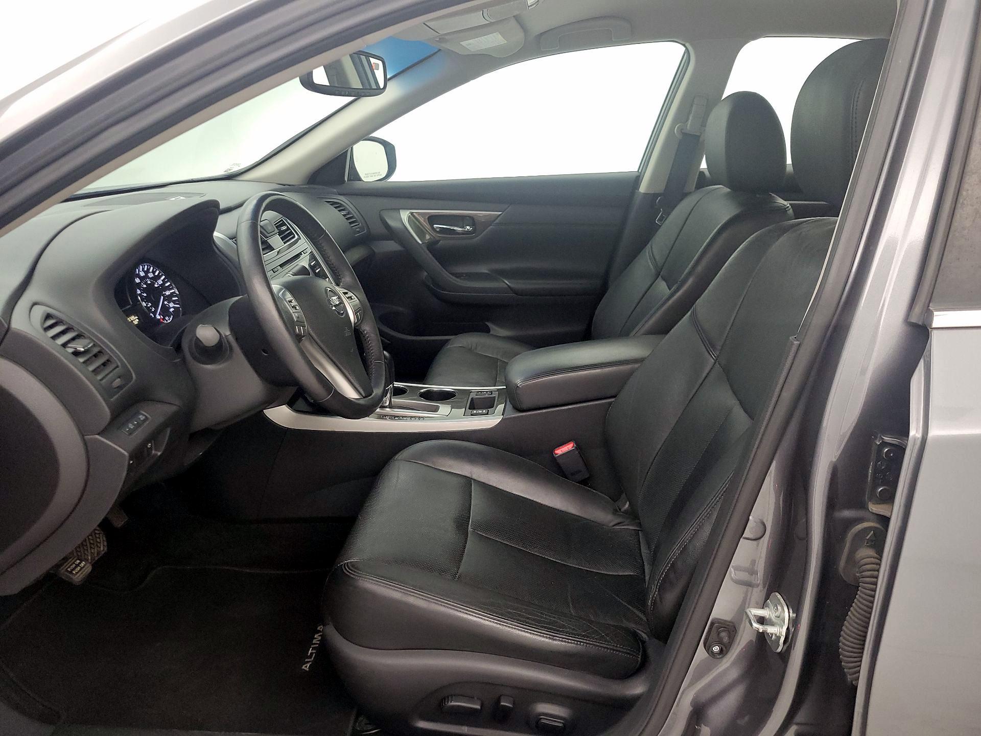 Thumbnail: 2015 Nissan Altima - 11