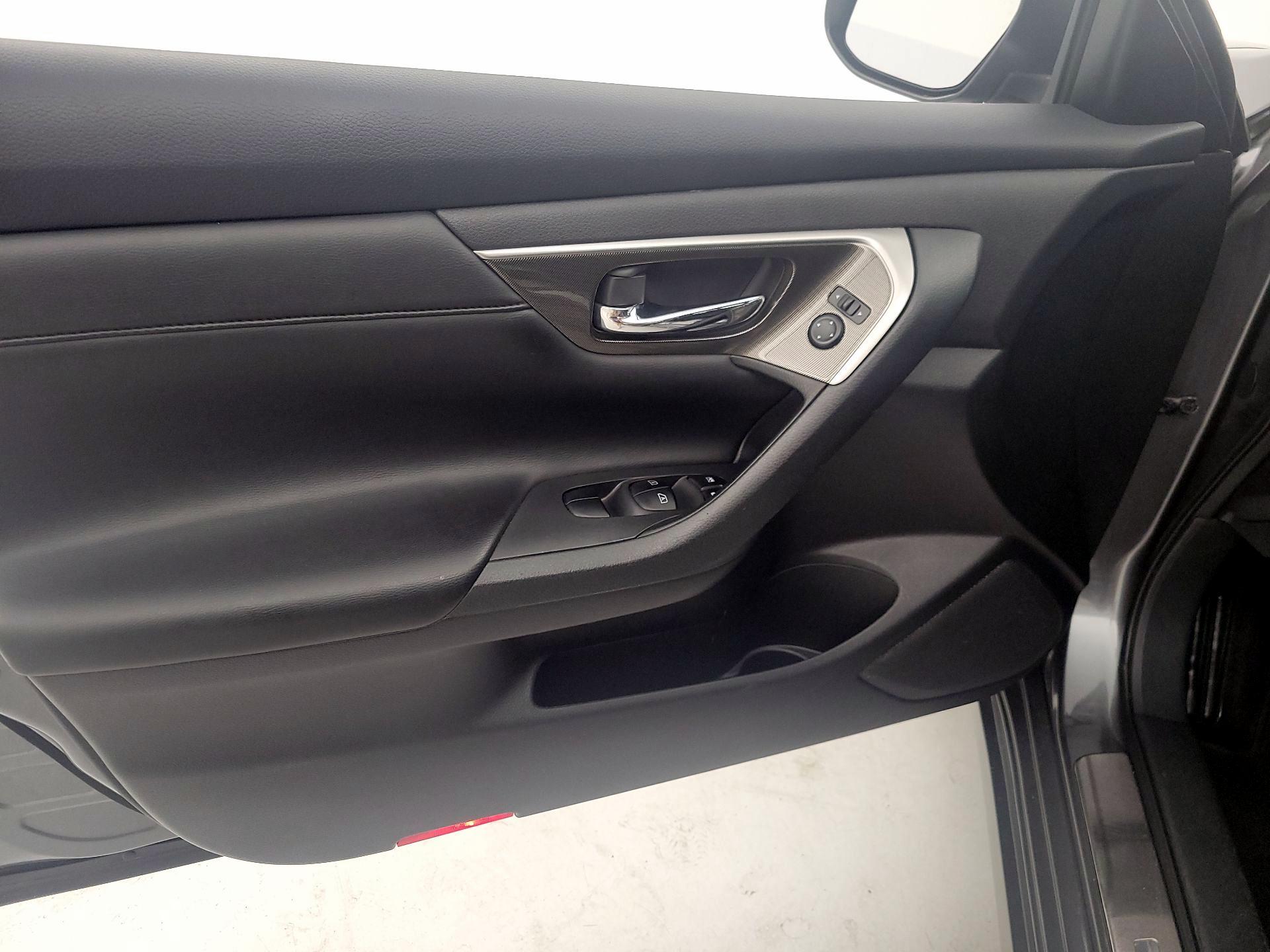 Thumbnail: 2015 Nissan Altima - 12