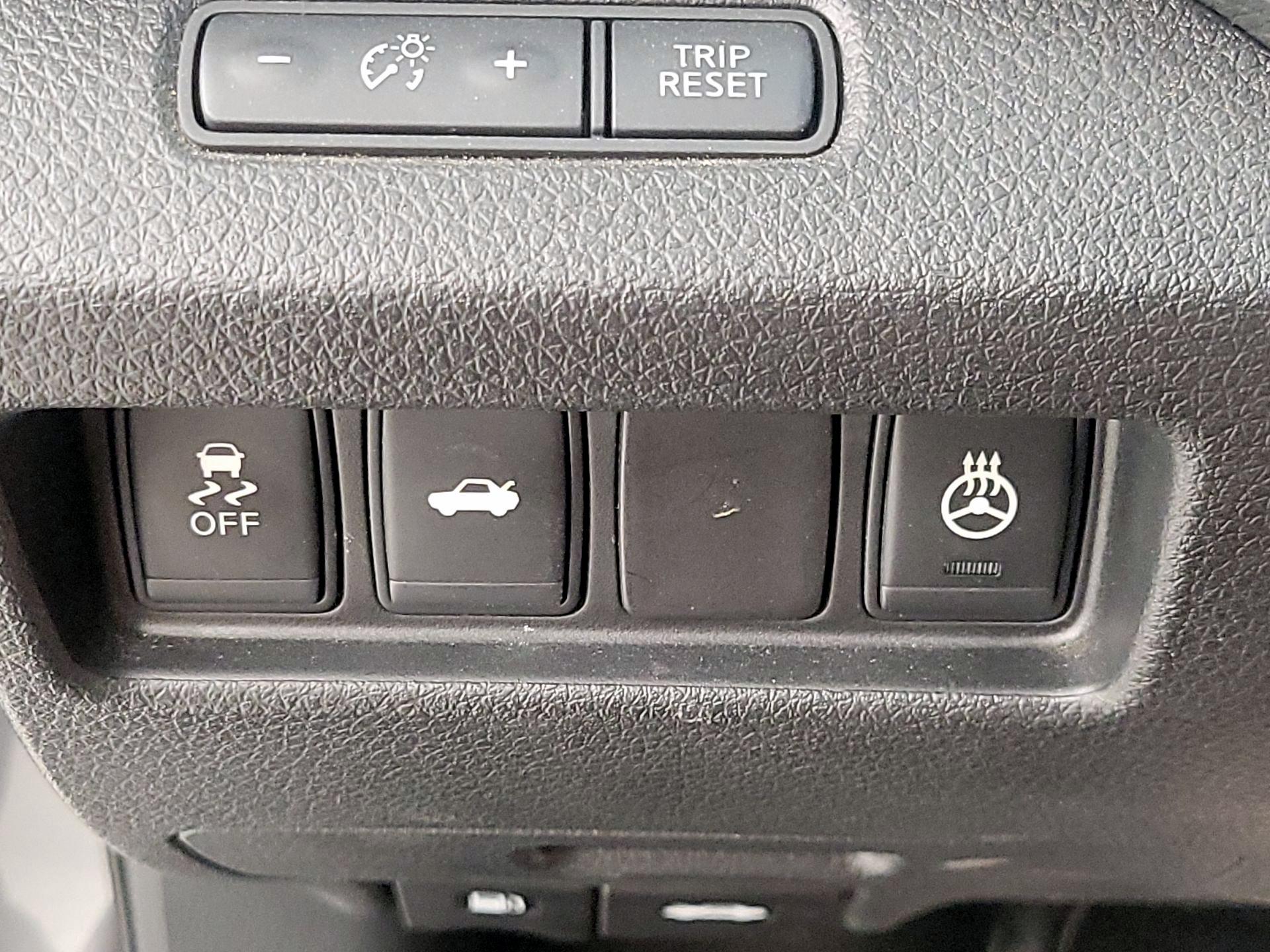 Thumbnail: 2015 Nissan Altima - 13
