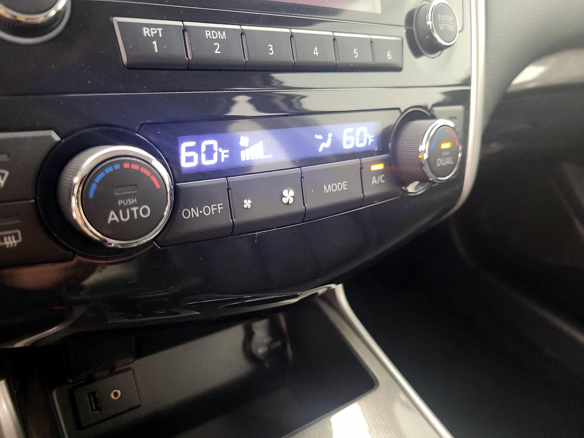 Thumbnail: 2015 Nissan Altima - 16