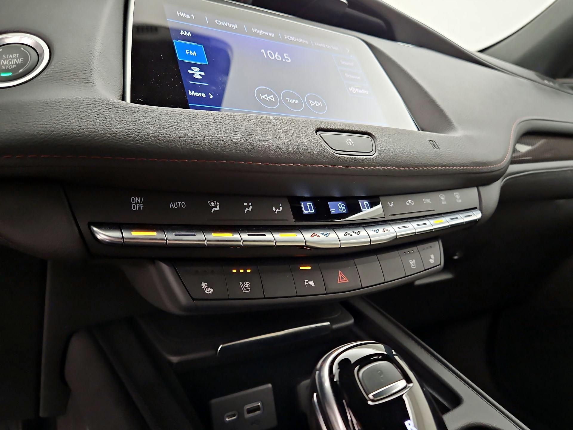 Thumbnail: 2021 Cadillac XT4 - 16