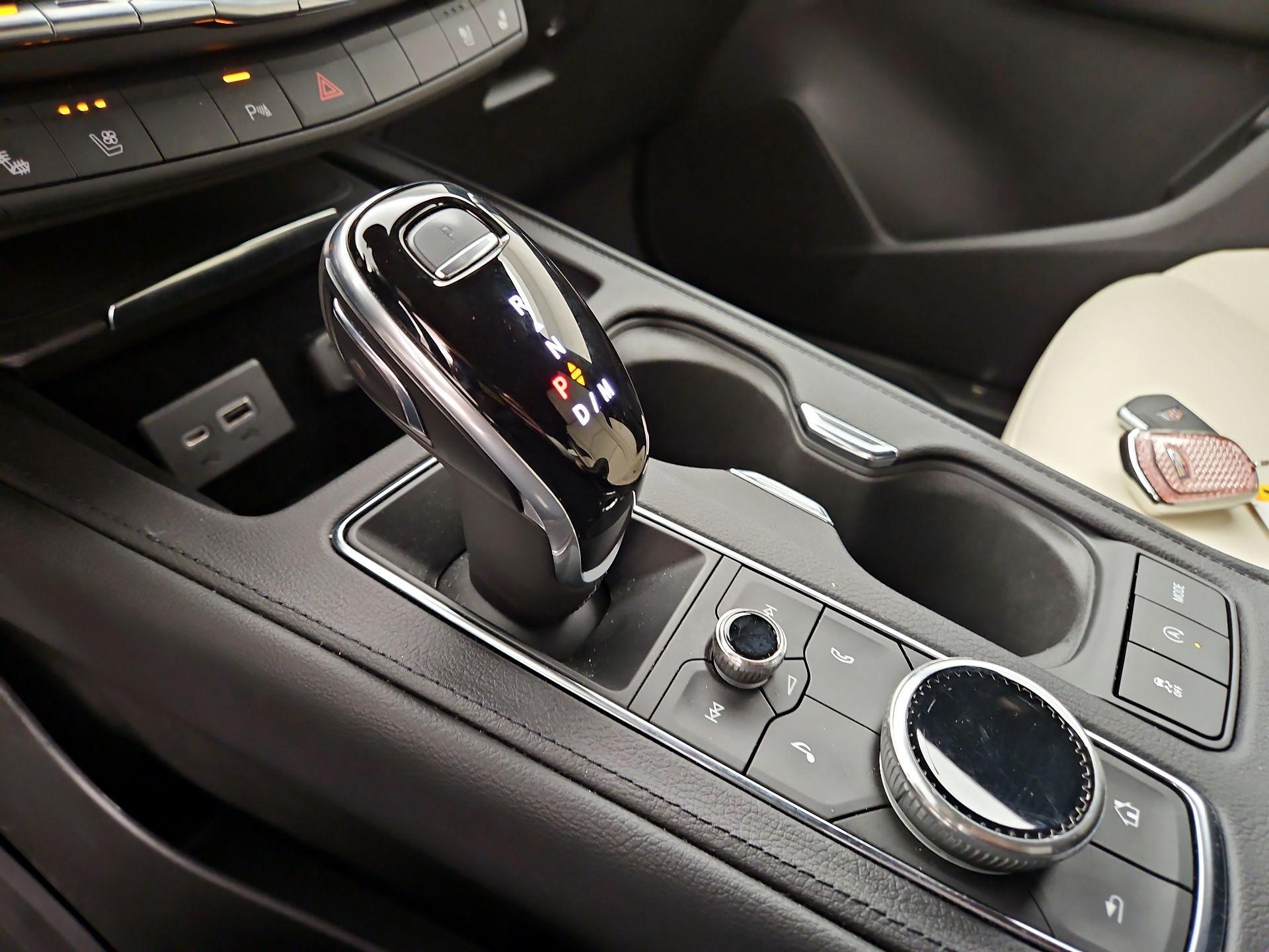 Thumbnail: 2021 Cadillac XT4 - 17