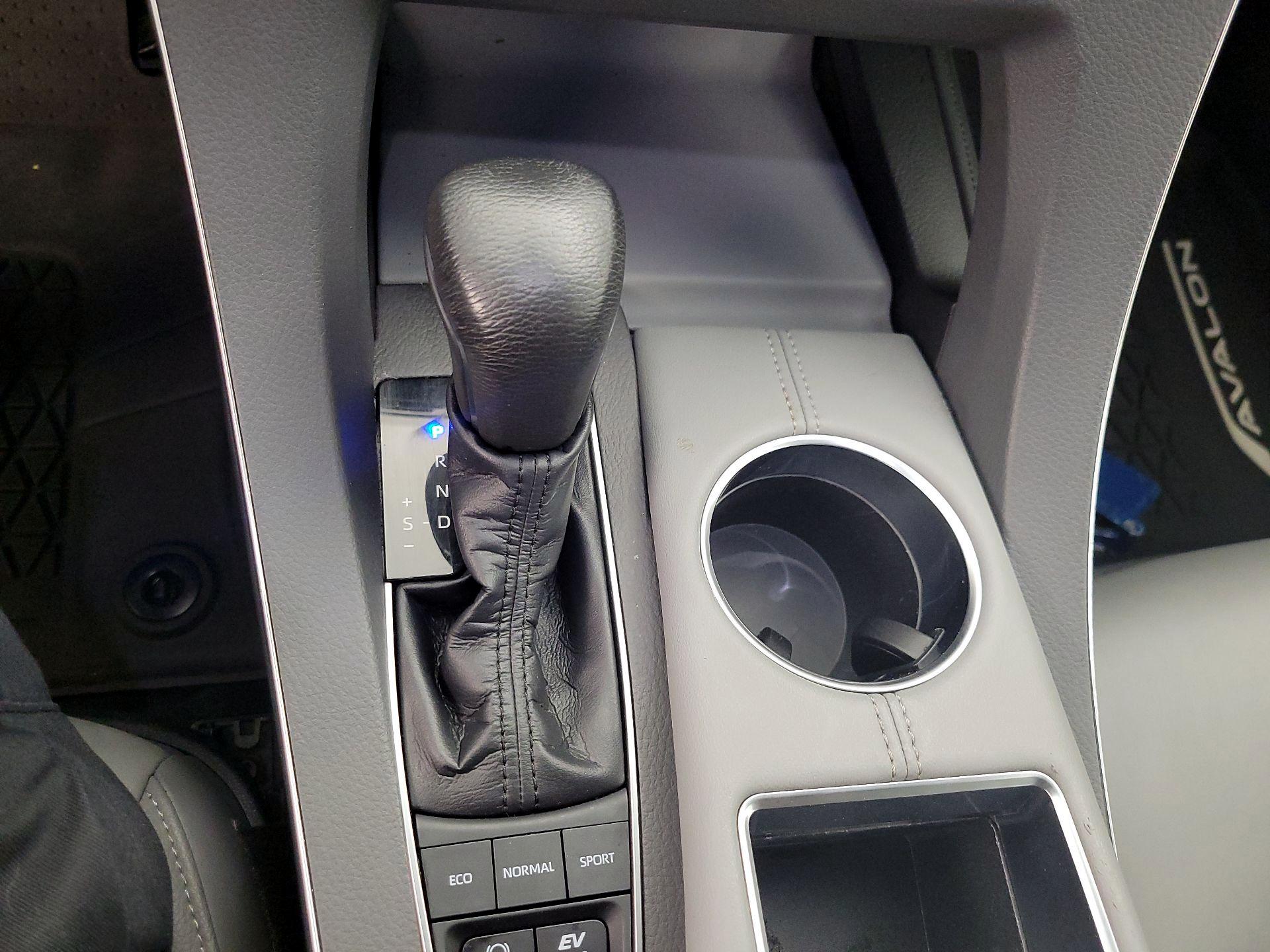 Thumbnail: 2019 Toyota Avalon - 16