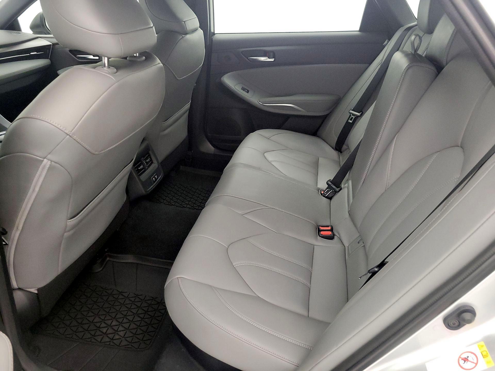 Thumbnail: 2019 Toyota Avalon - 18