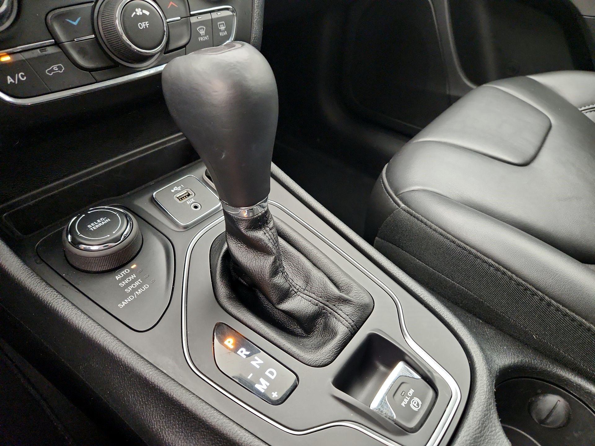 Thumbnail: 2020 Jeep Cherokee - 17