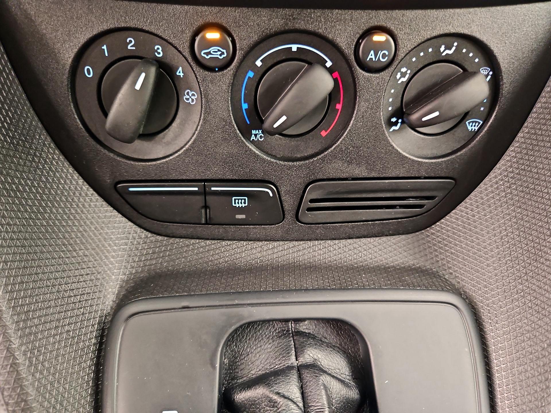 Thumbnail: 2014 Ford Transit Series - 16