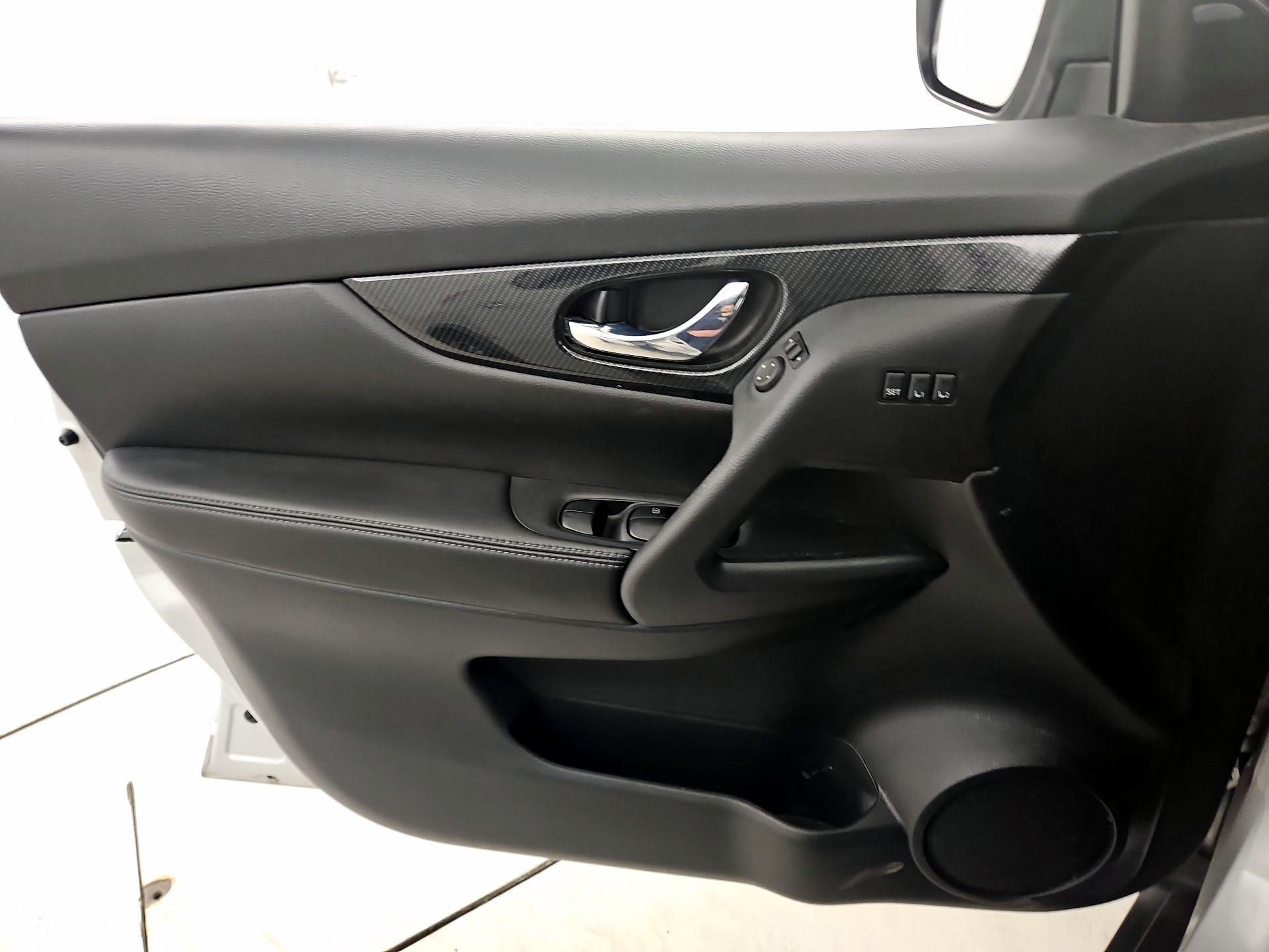 Thumbnail: 2018 Nissan Rogue - 12
